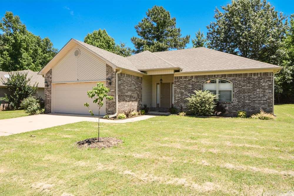 SUPER CLEAN CLMOST NEW house on corner lot. Split plan mostly brick. Backs up to Green area. City Park and fishing pond within walking distance. Fence has double gate on side to park boat or camper. Won't last long.