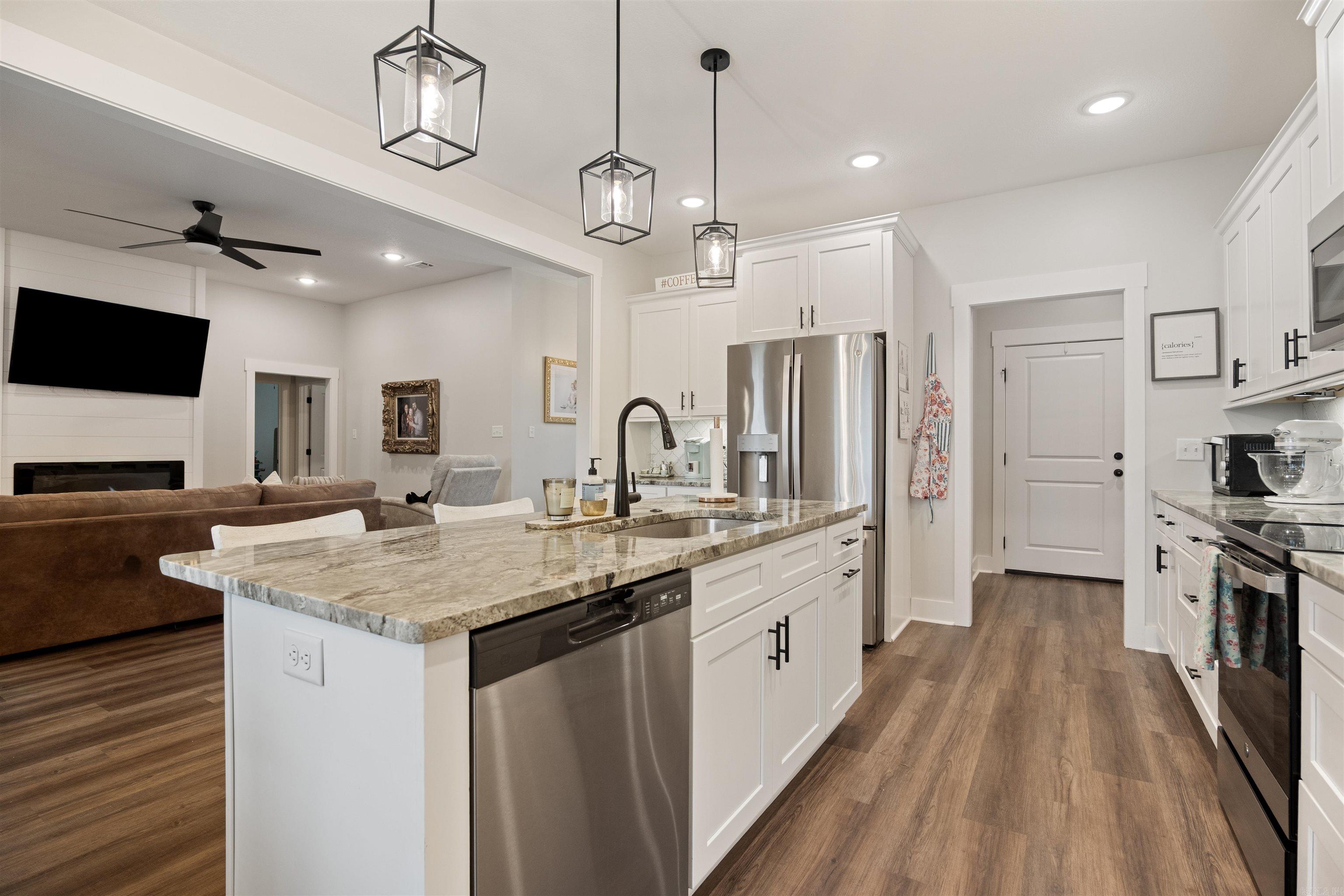 WHISPERING HILLS - Residential