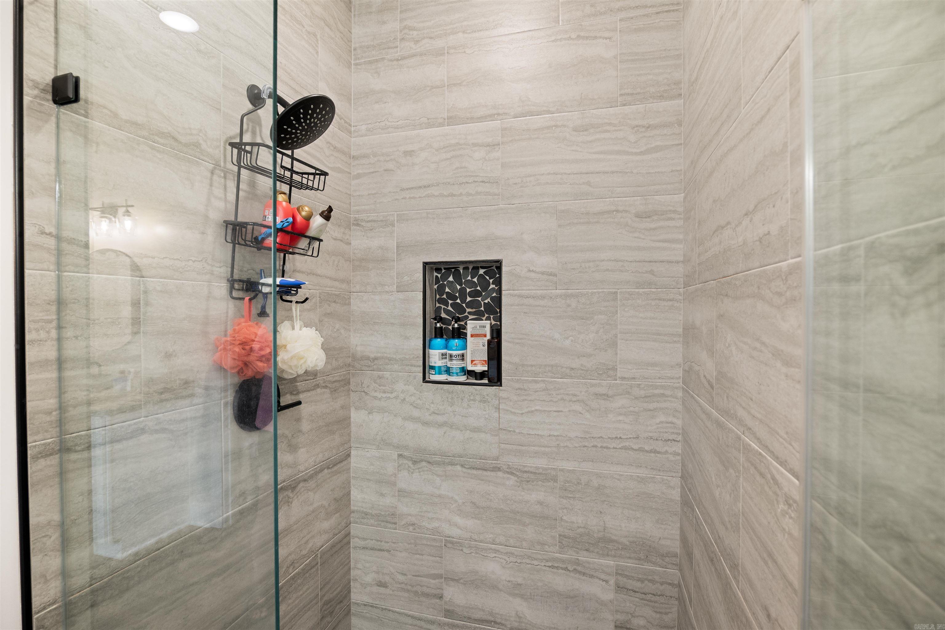 WHISPERING HILLS - Residential