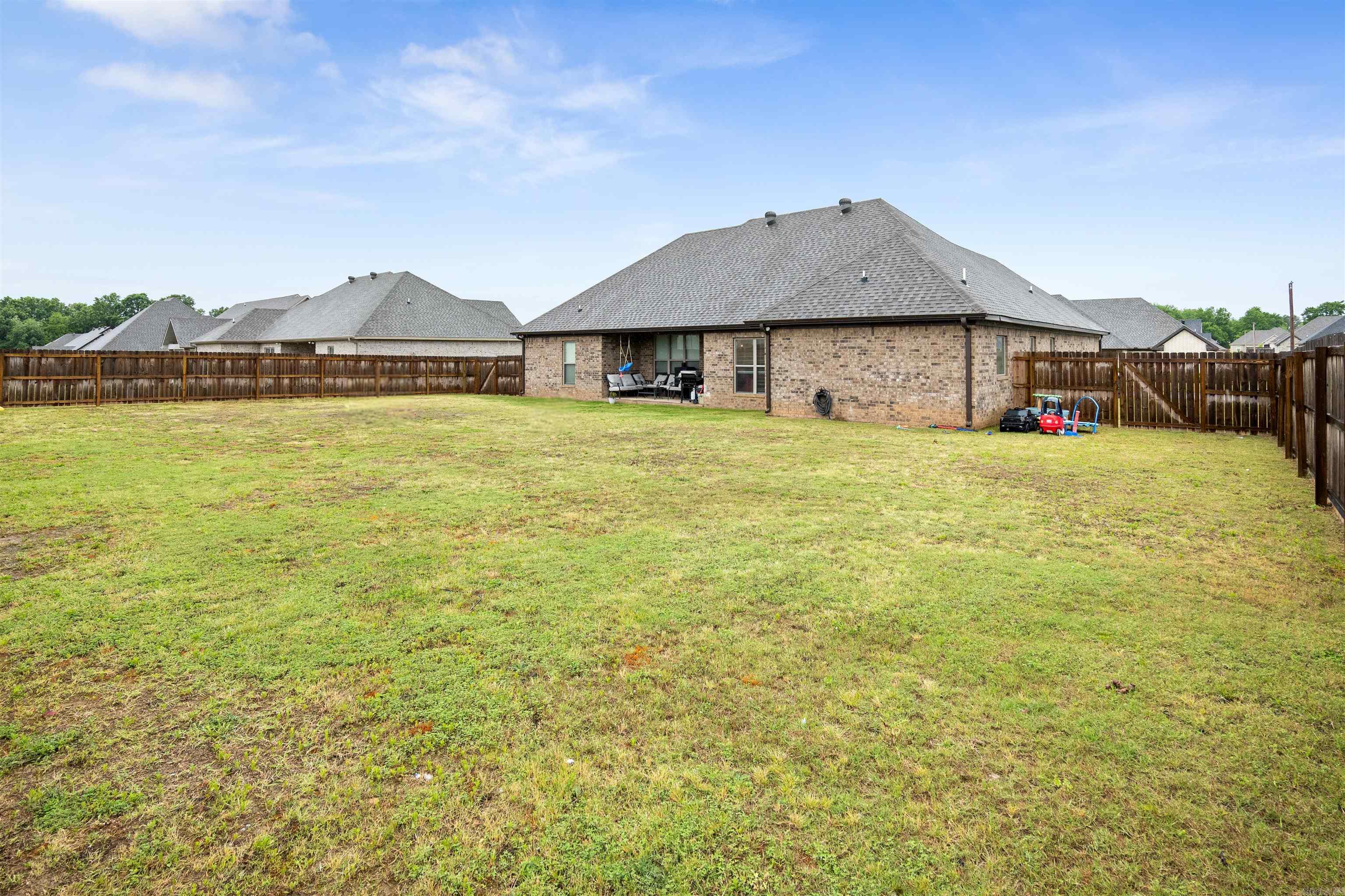 WHISPERING HILLS - Residential