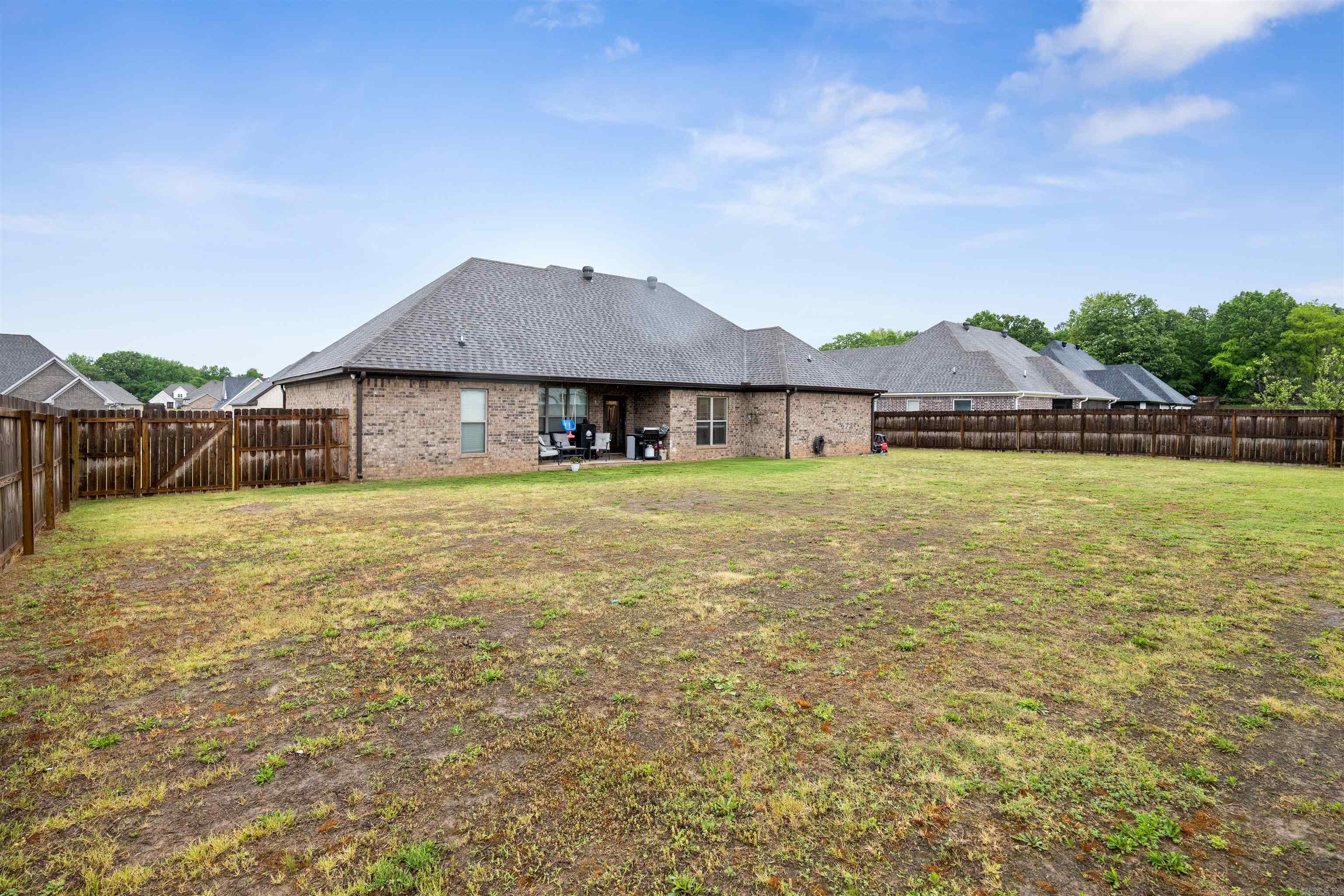 WHISPERING HILLS - Residential