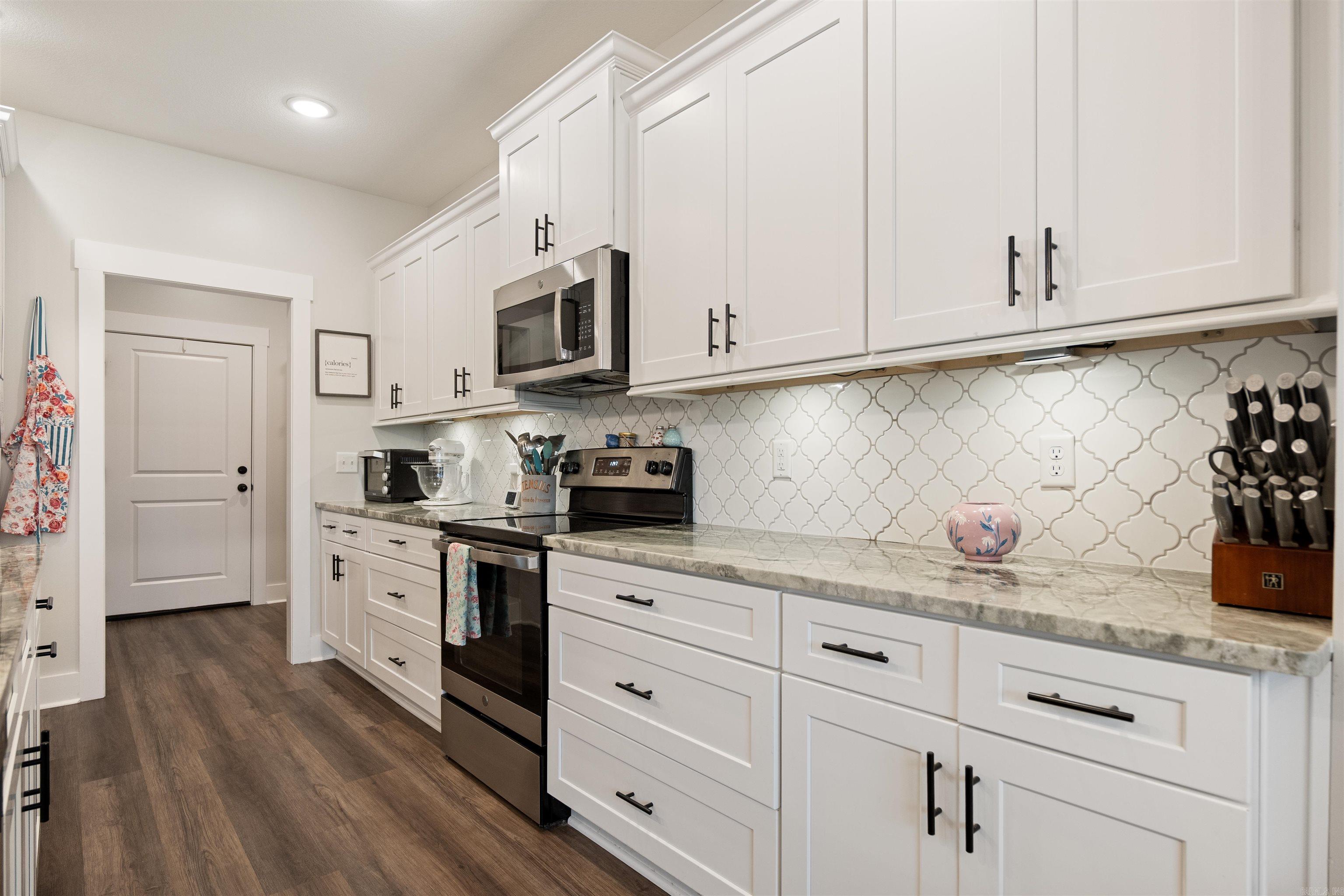 WHISPERING HILLS - Residential