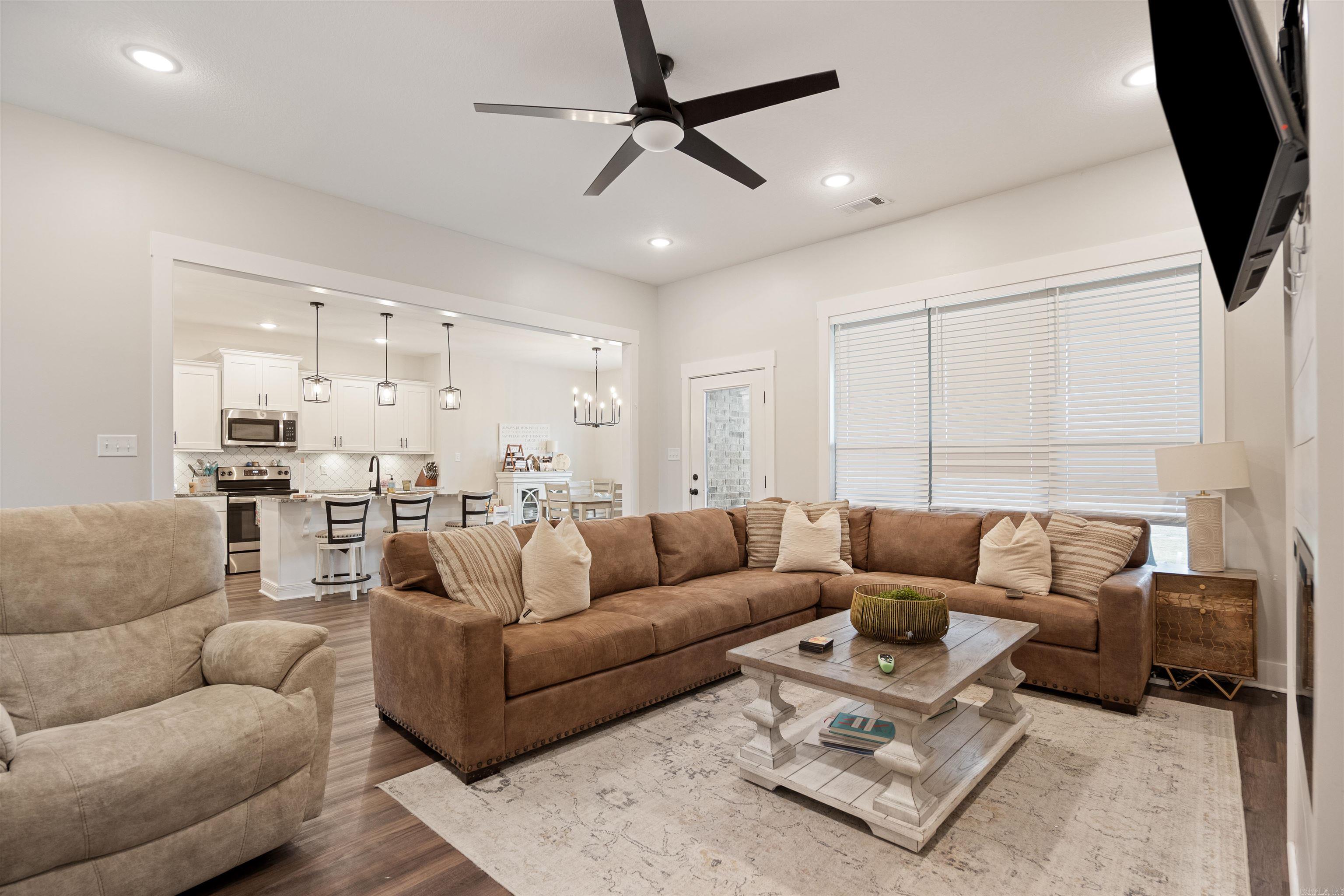 WHISPERING HILLS - Residential