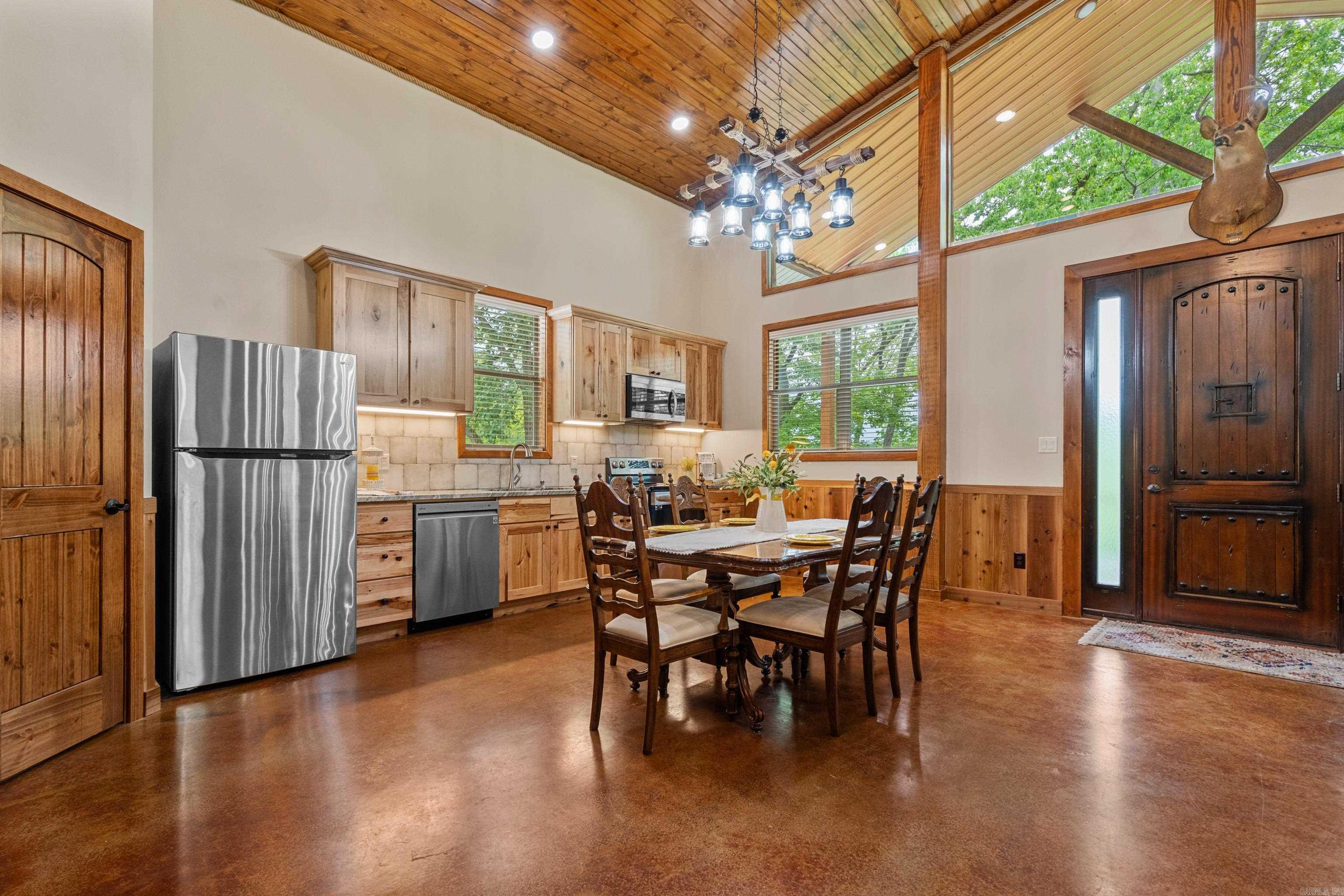 Lackeys Lake Front - Residential