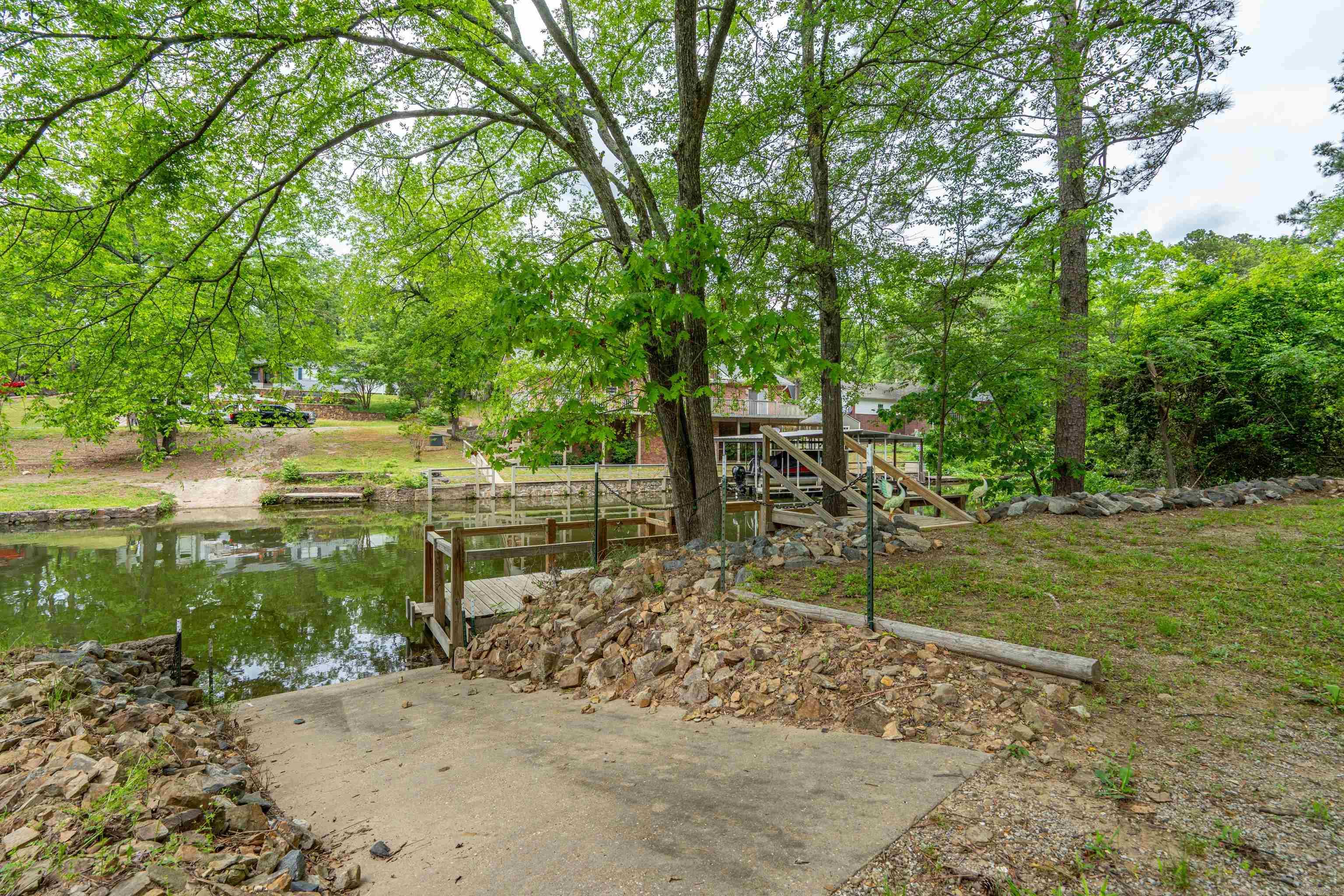 Lackeys Lake Front - Residential
