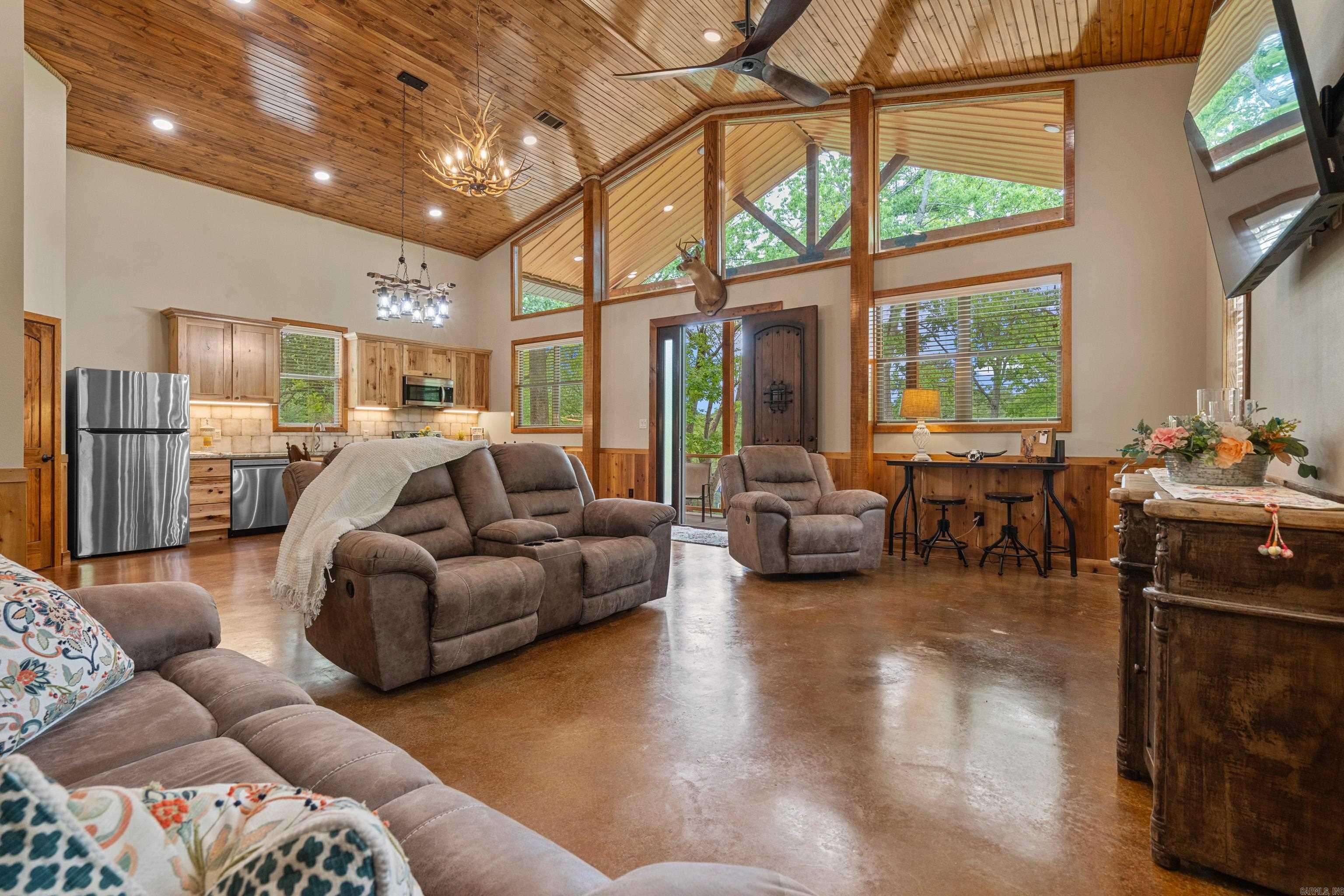 Lackeys Lake Front - Residential