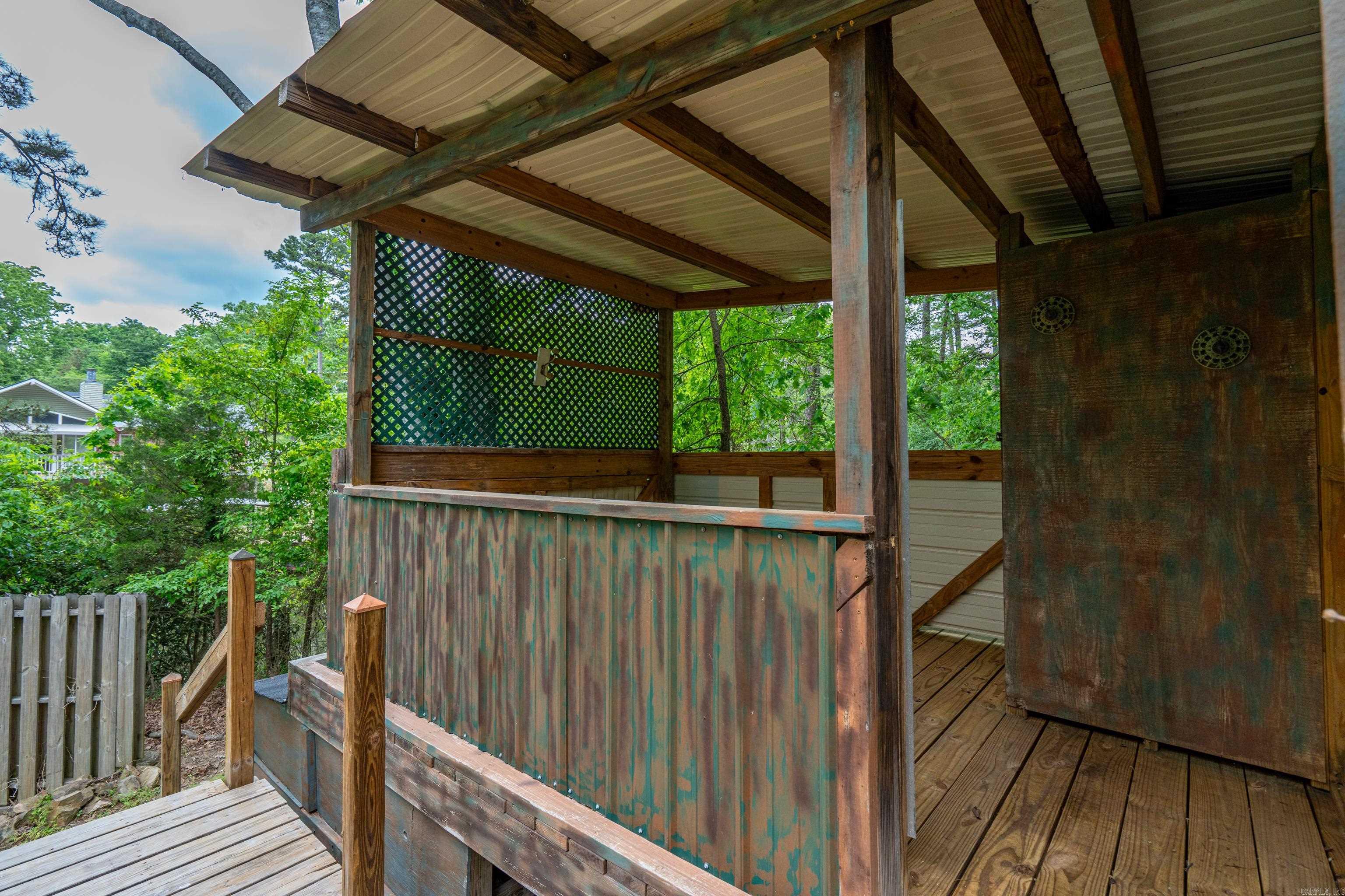 Lackeys Lake Front - Residential
