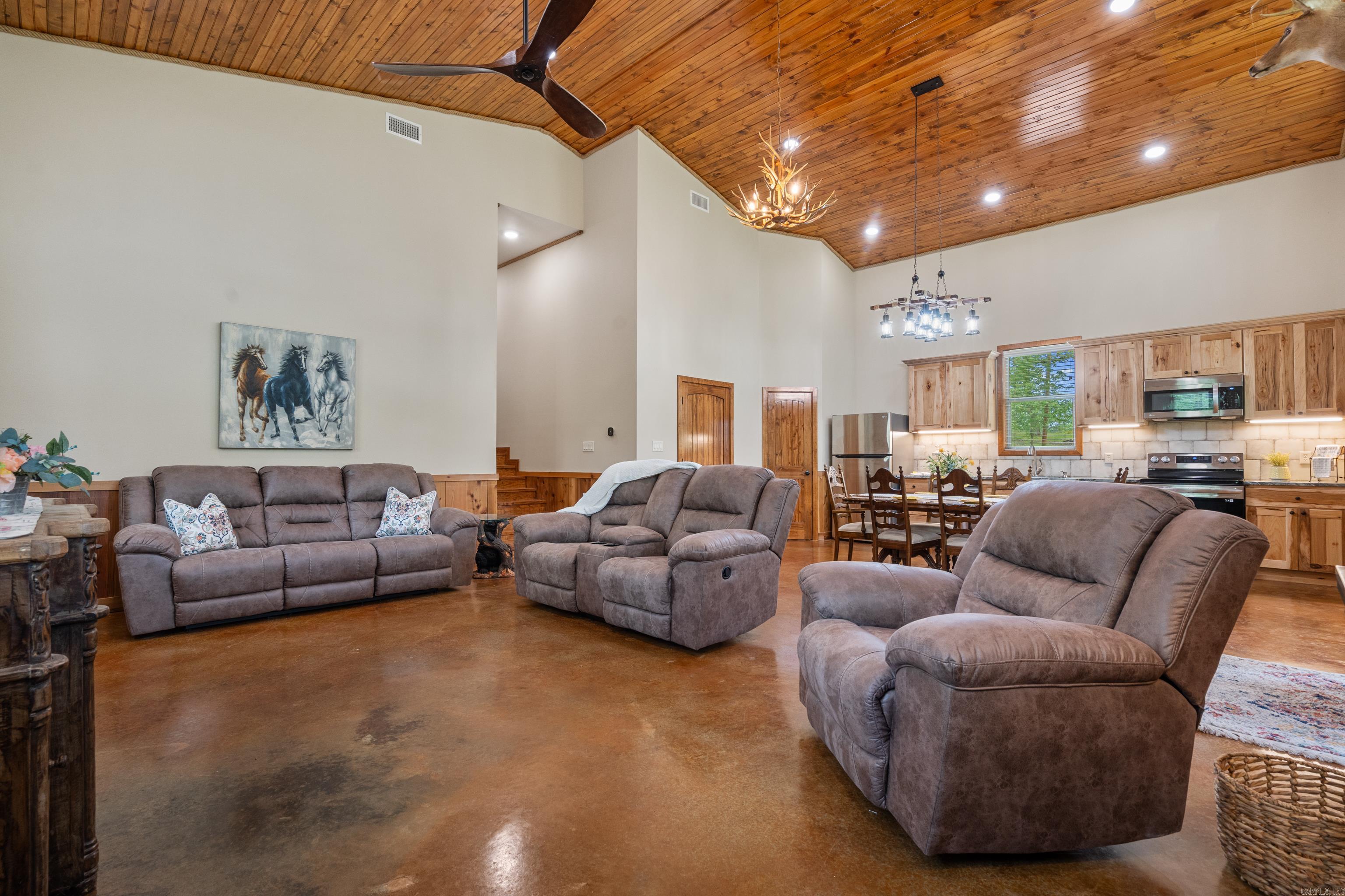 Lackeys Lake Front - Residential