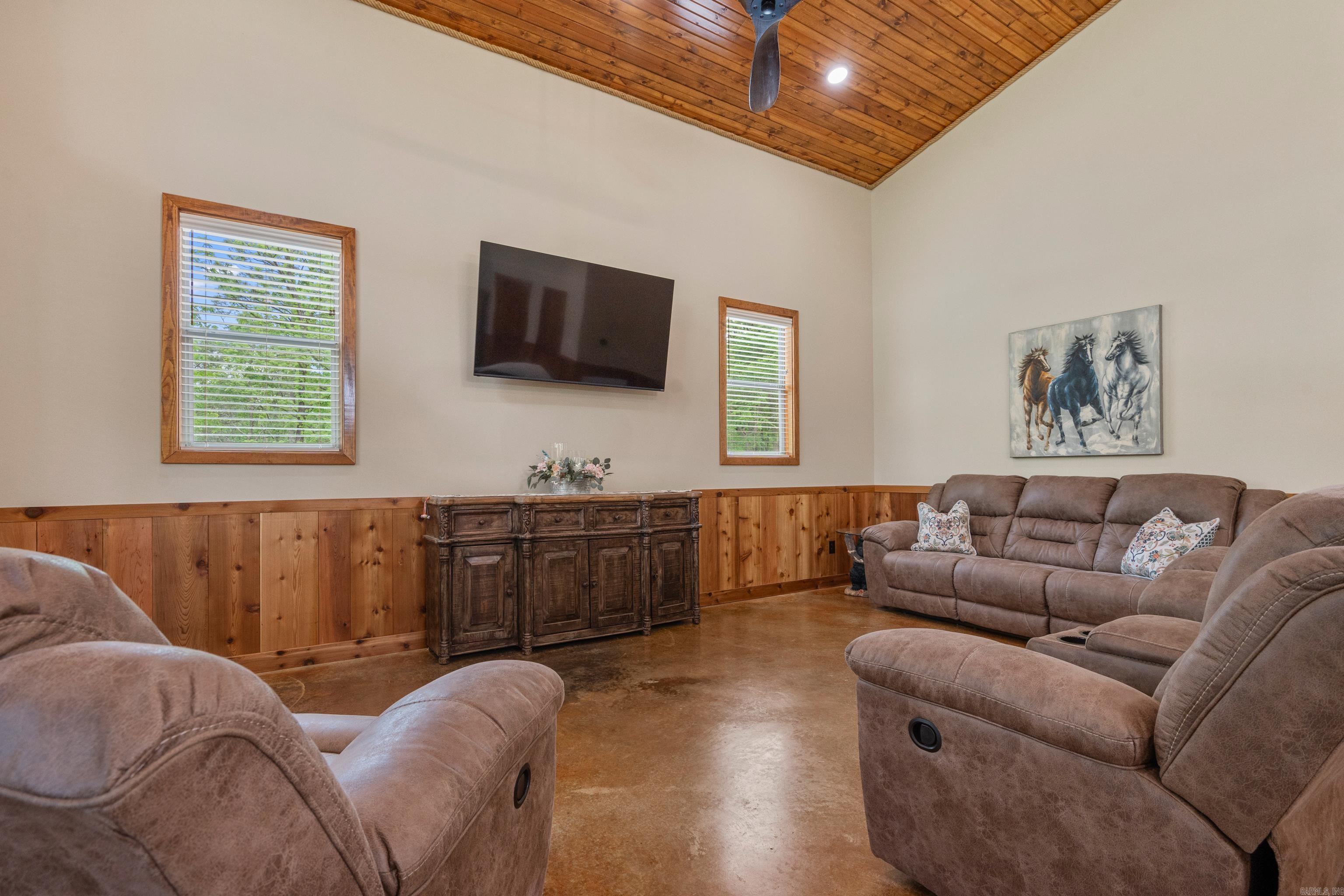 Lackeys Lake Front - Residential