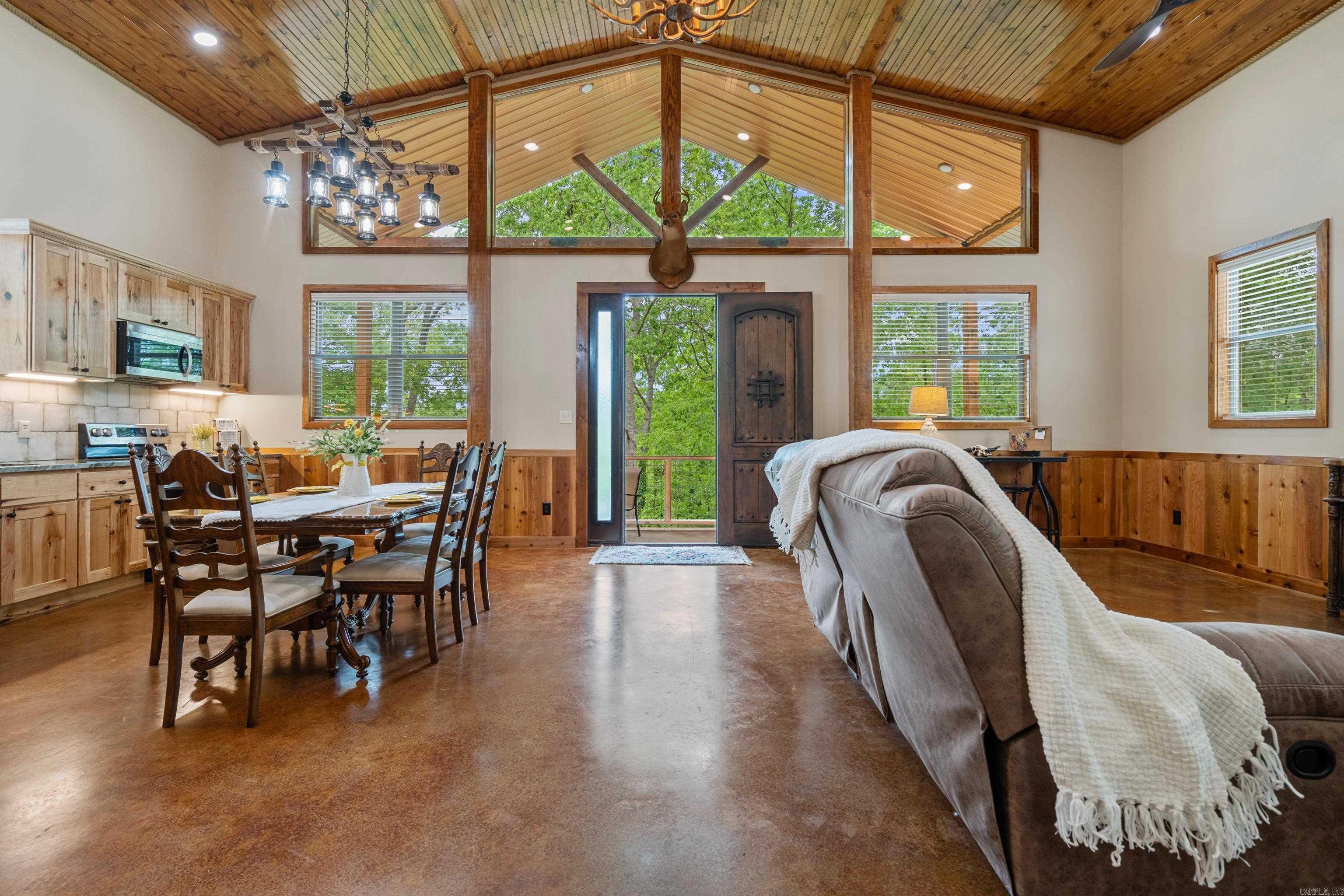 Lackeys Lake Front - Residential