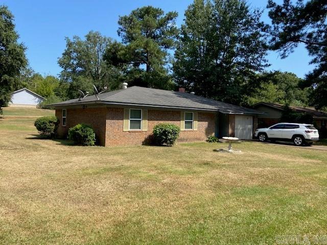 1532 sq ft home sitting on a corner lot in the heart of Nashville. This home offers 3 bedrooms, 1.5 upgraded bathrooms and a large bonus room. Galley kitchen has been upgraded with granite countertops and a beautiful glass backsplash. The living room has a ton of natural light coming in from the double door that leads out to concrete patio. This home is a must see to fully appreciate.