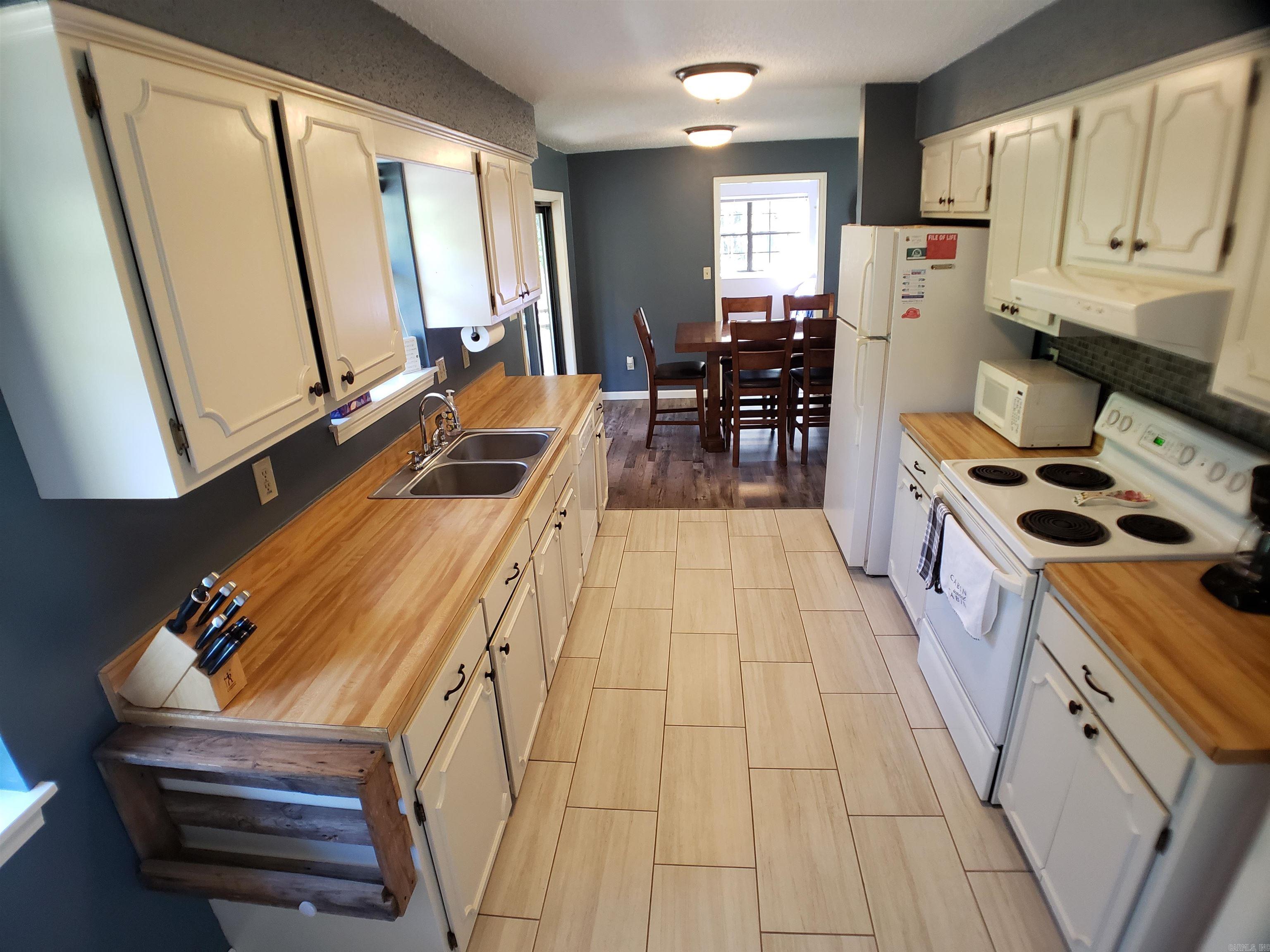 HAMILTON HILLS - Residential