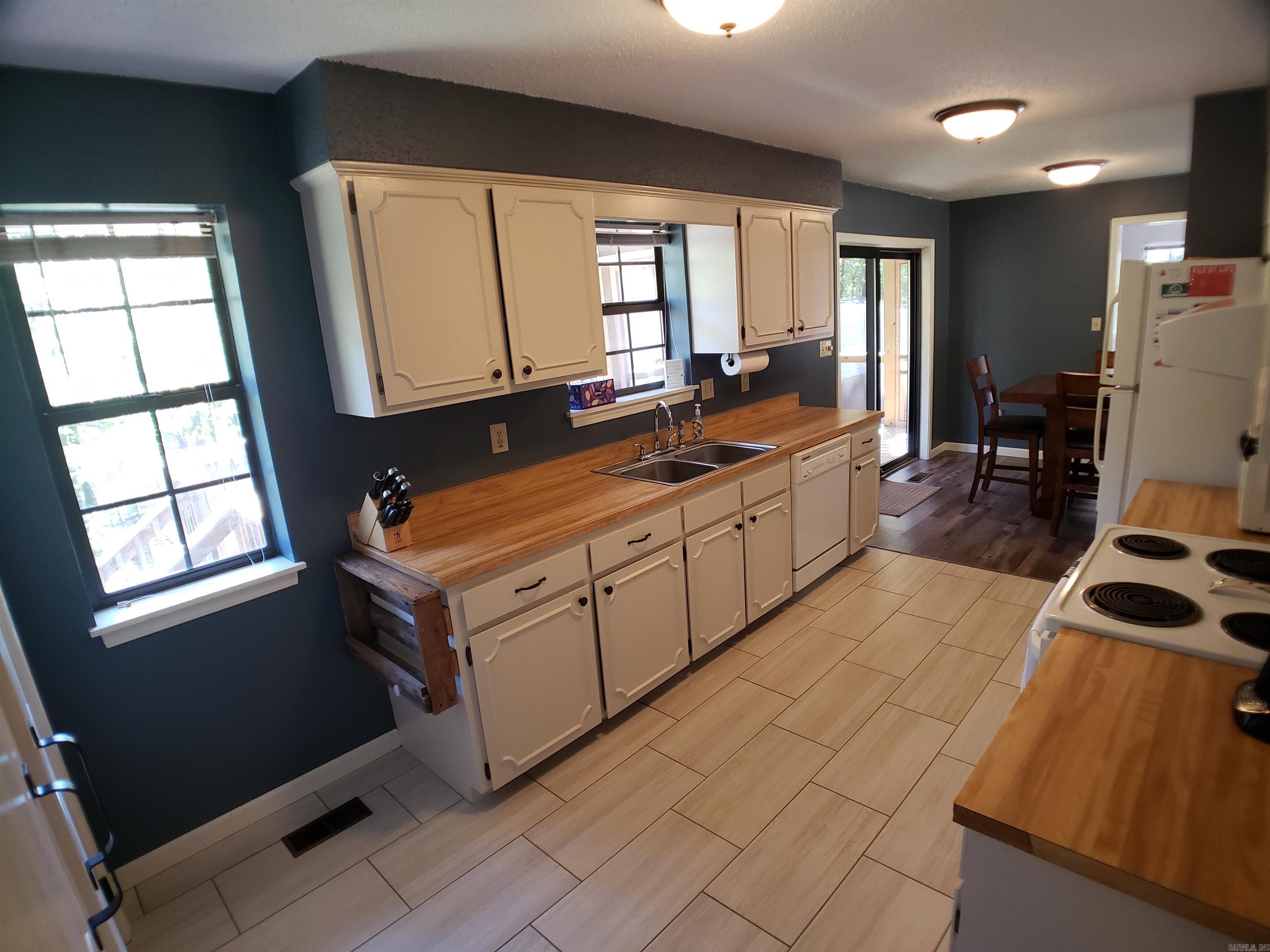 HAMILTON HILLS - Residential