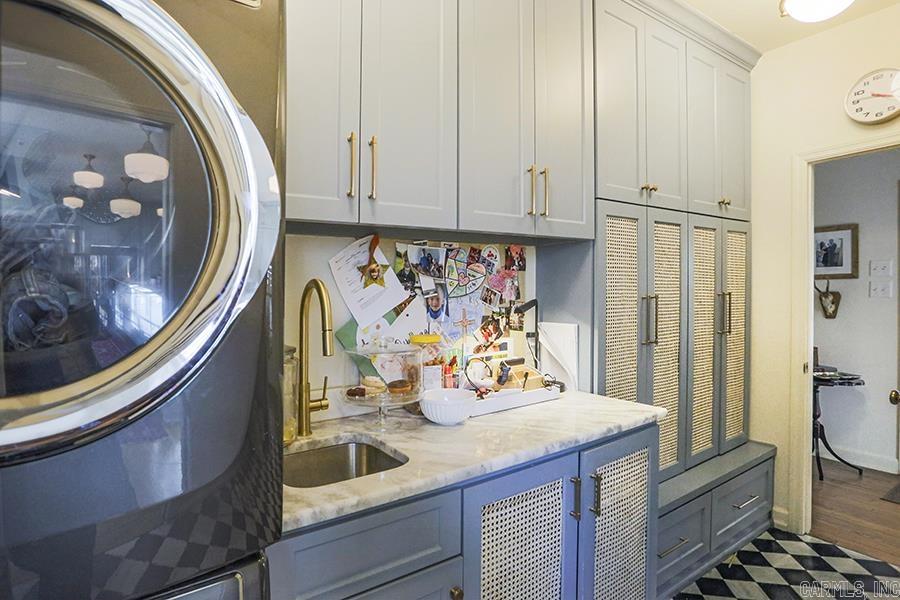 NEWTONS - Residential