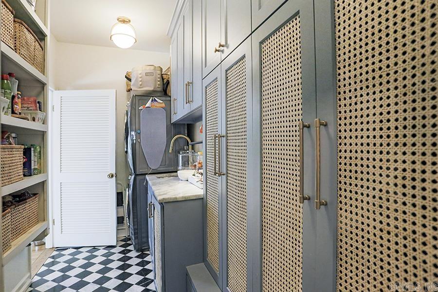 NEWTONS - Residential