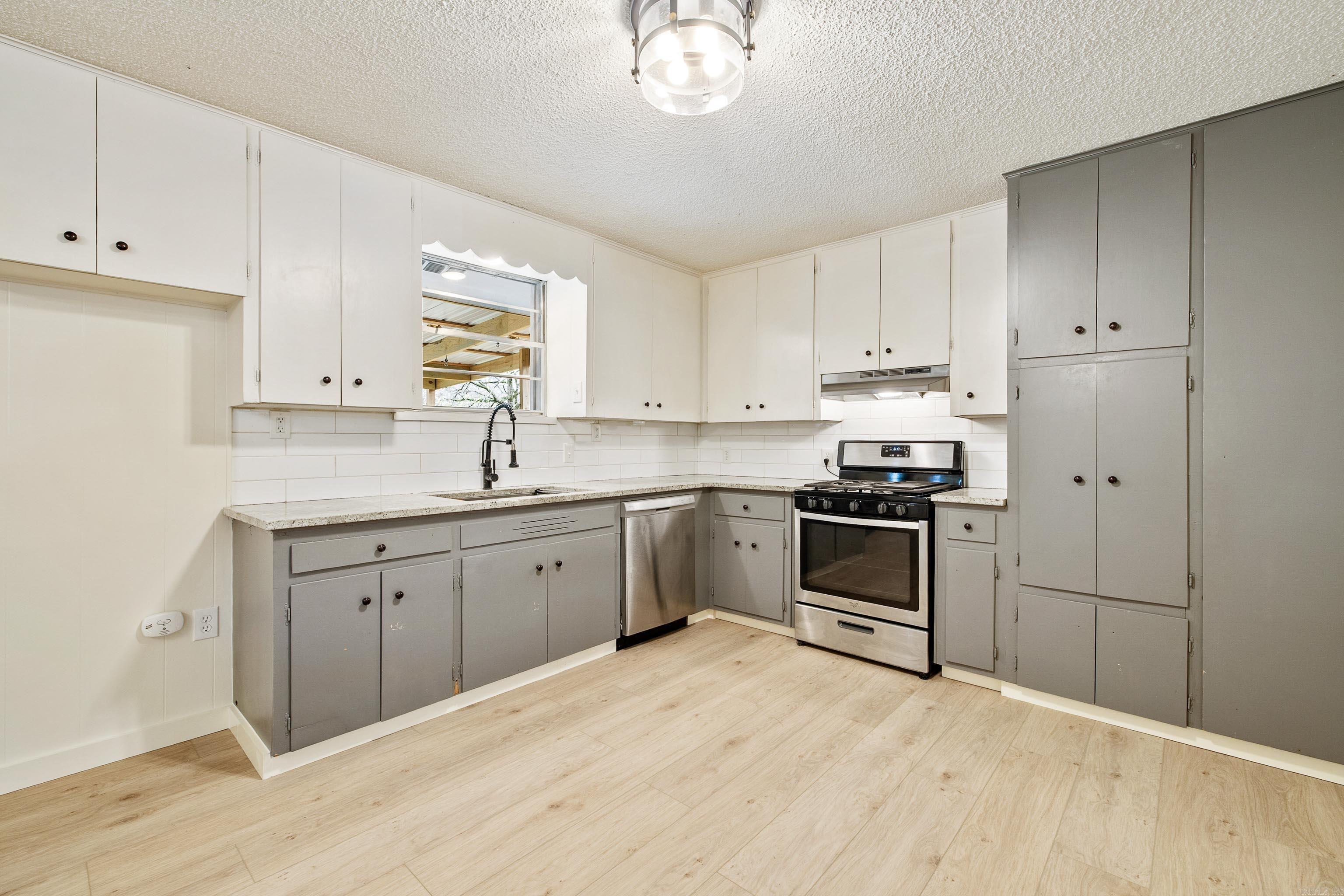 ALMQUIST - Residential