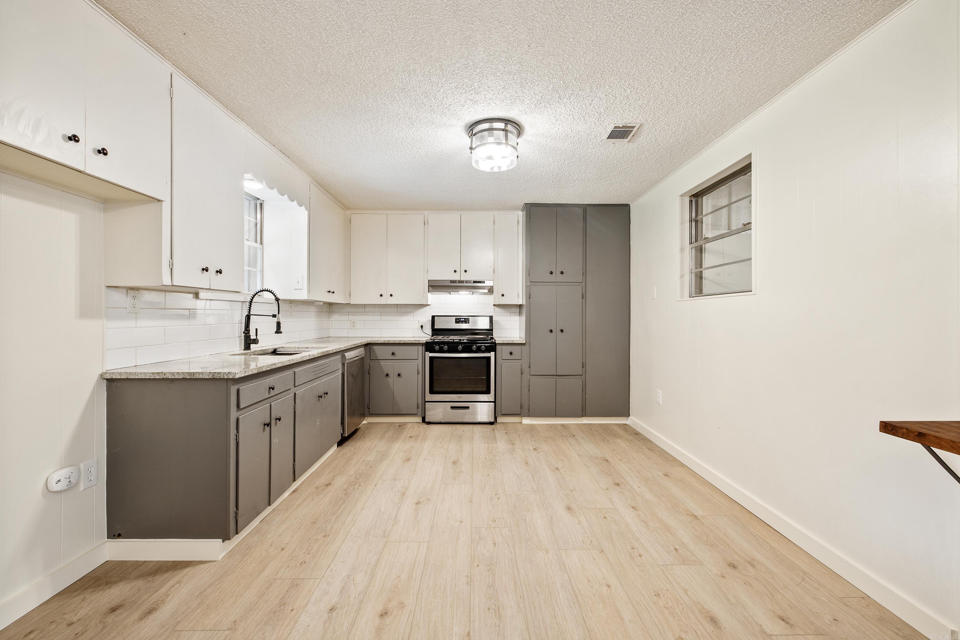 ALMQUIST - Residential