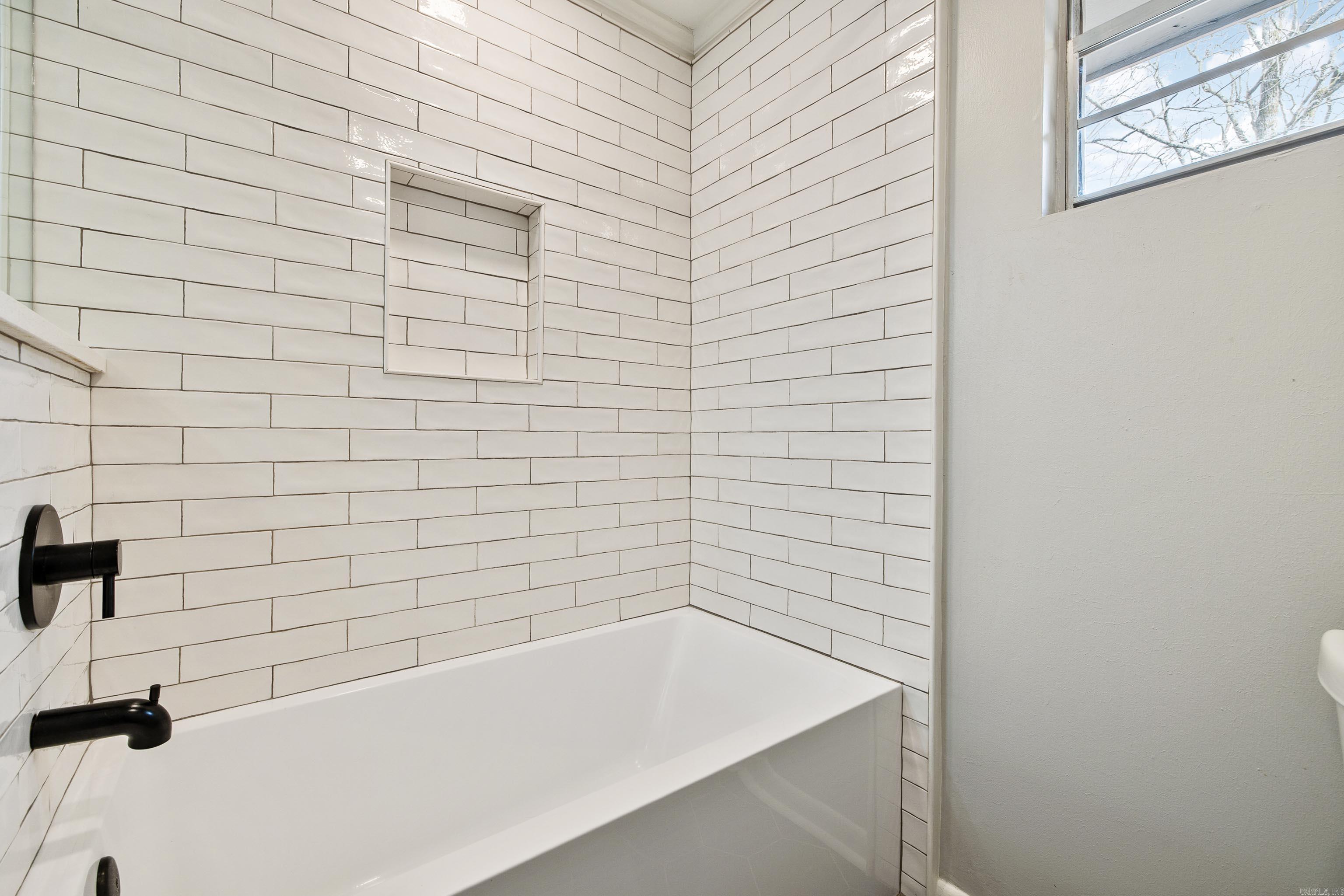 ALMQUIST - Residential