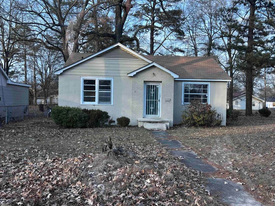 Investor needed! Lots of potential with this home! Centrally located and could be a great addition to an investor's portfolio. Give us a call to see it in person.