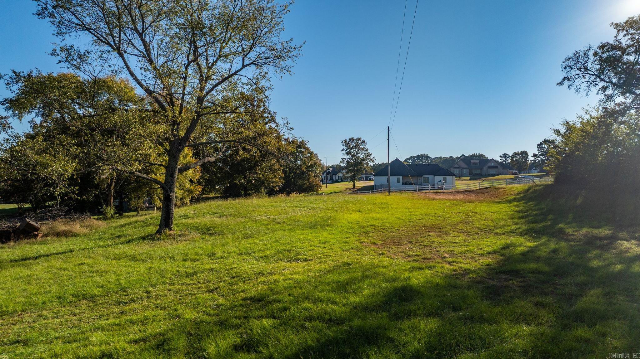 SOUTHERN MANOR - Land