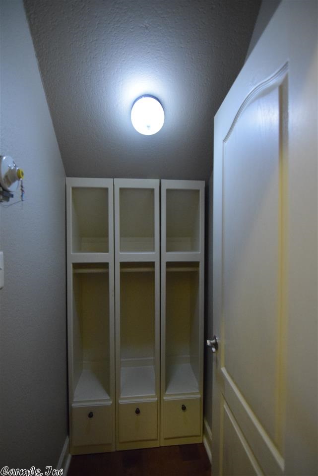 HURRICANE LAKE EST - Residential