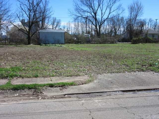 Opportunity is waiting at 824 E 14th Street in the heart of North Little Rock! This vacant lot is a blank canvas ready for your vision—whether that’s building your first home, creating an investment property, or starting something brand new. With nearby access to schools, parks, and downtown conveniences, this location makes everyday living both easy + connected.