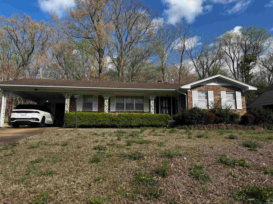 Call today to see this charming 3 Bedroom 2 Full bath home in the Washington Heights subdivision.  This home has A large den with a fireplace as well as a formal living room, and office.  The back yard has beautiful azaleas and is a peaceful space to relax and unwind. This home includes an additional lot against the back yard .