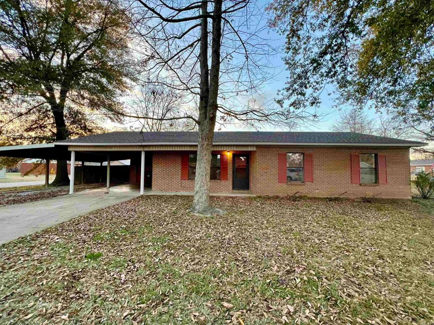 Neat and clean movie in ready 3 bedroom, 1.5 bath home in Benson Subdivision in Walnut Ridge. Large corner lot with privacy fencing, new roof in 2022. Ceramic tile in kitchen, laminate in living room and new carpet in the bedrooms. Exceptional neighborhood. Call us to make 304 Dedra in Walnut Ridge your next home. Possible 100% RD financing on this property.