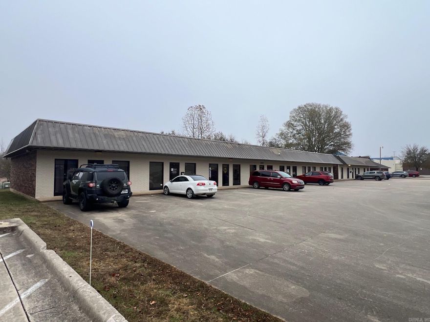 800 sq foot commercial office space for lease.