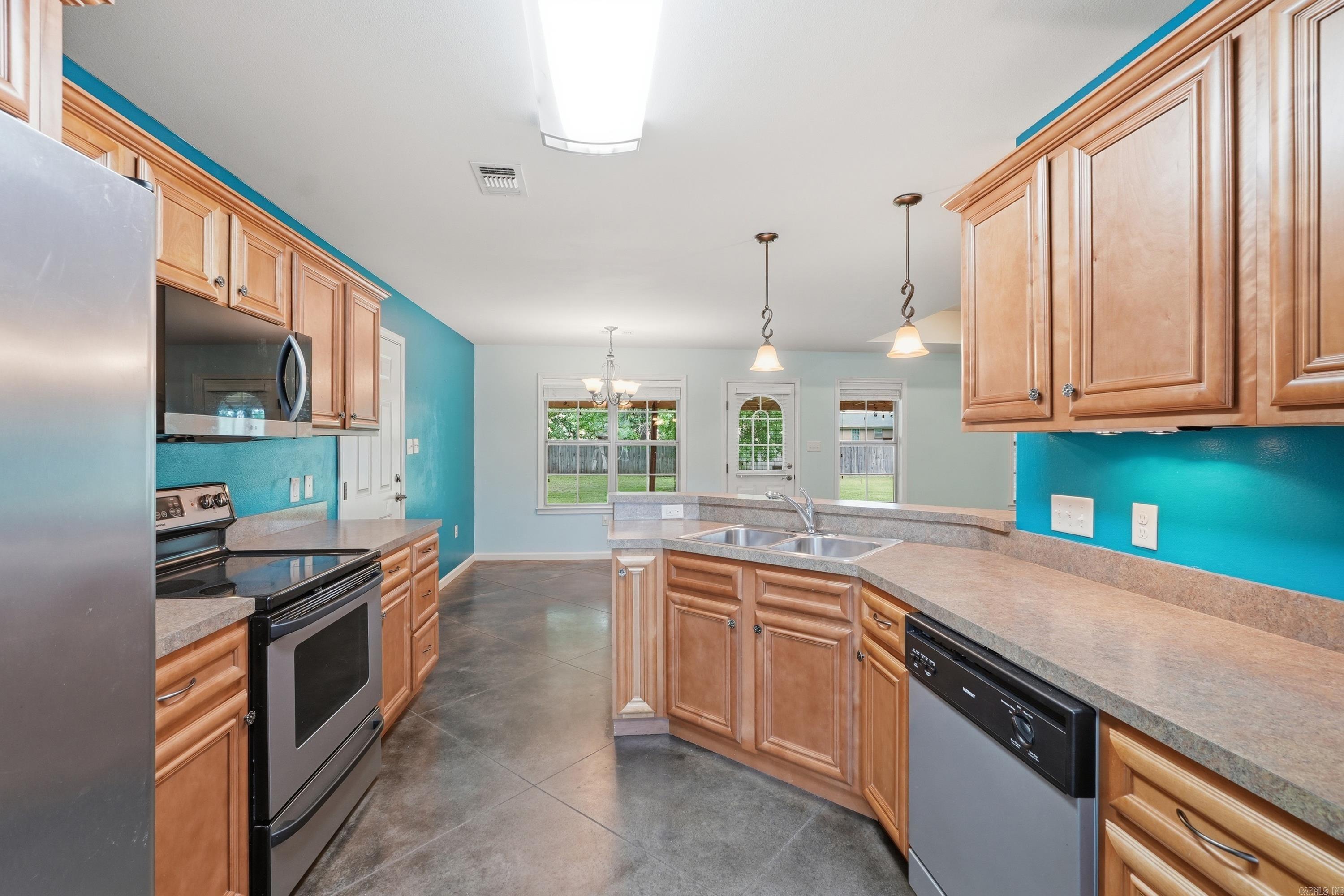 BROOKFIELD WEST - Residential