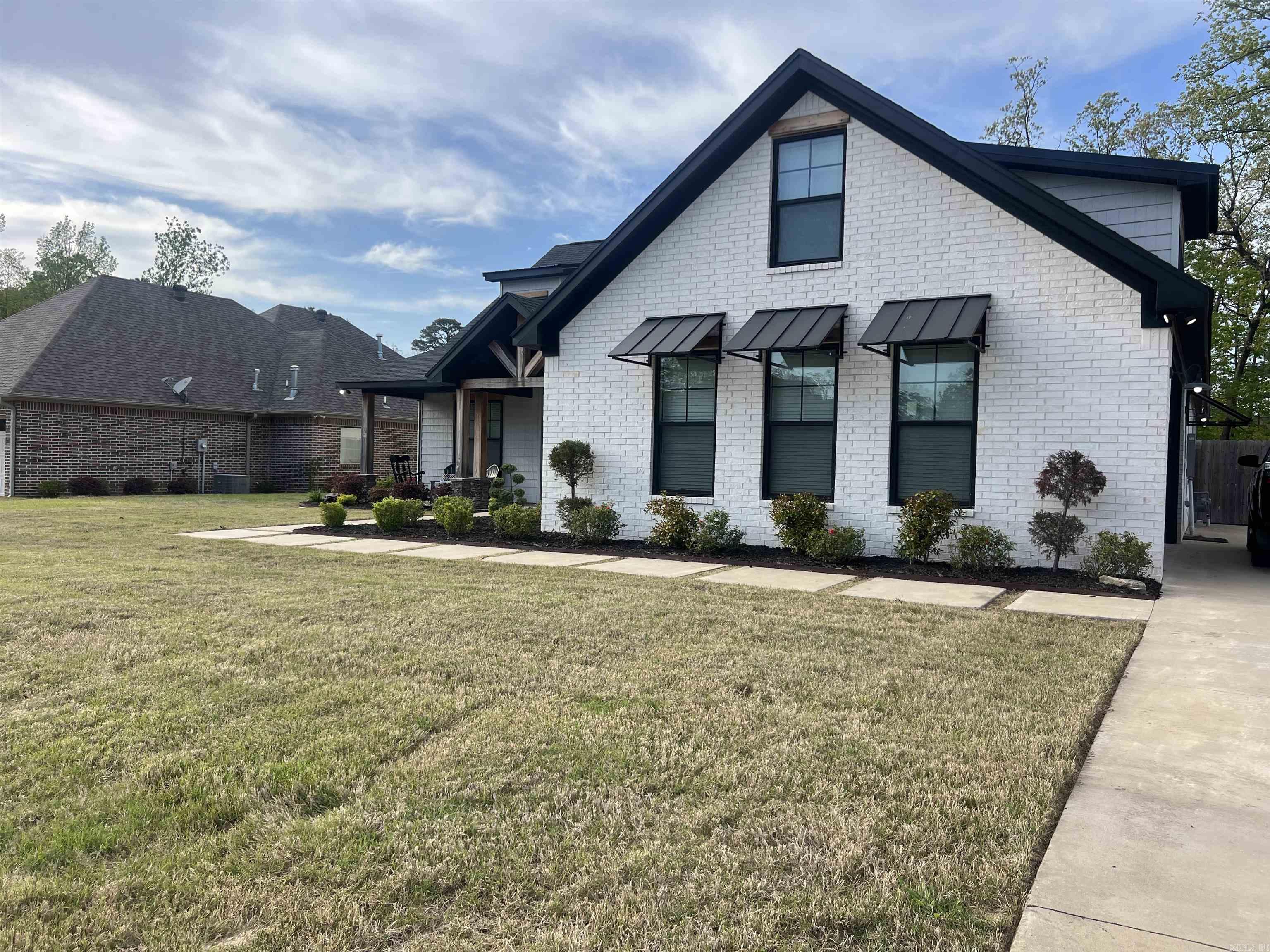 CARRIAGE COURT - Residential