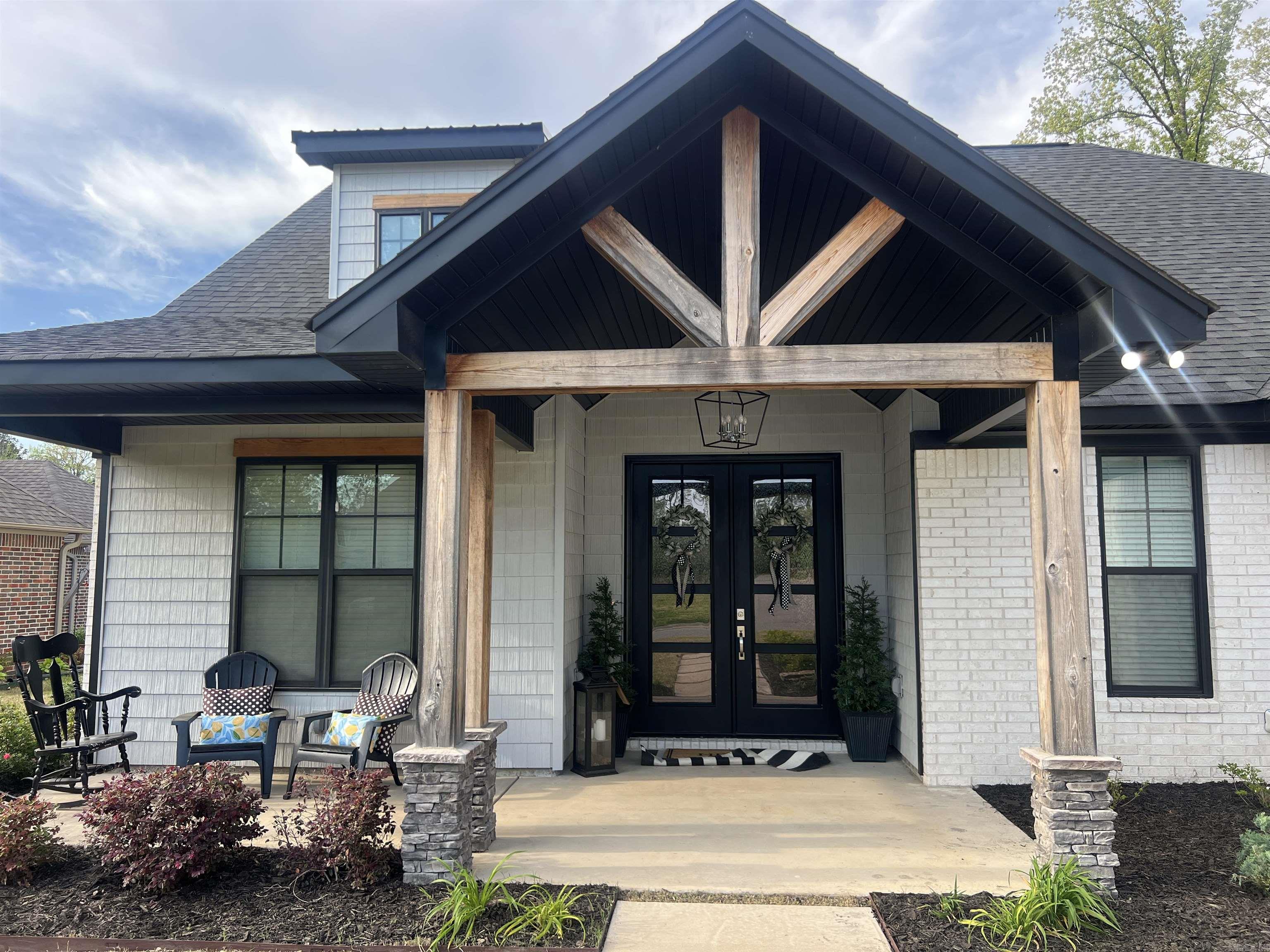 CARRIAGE COURT - Residential