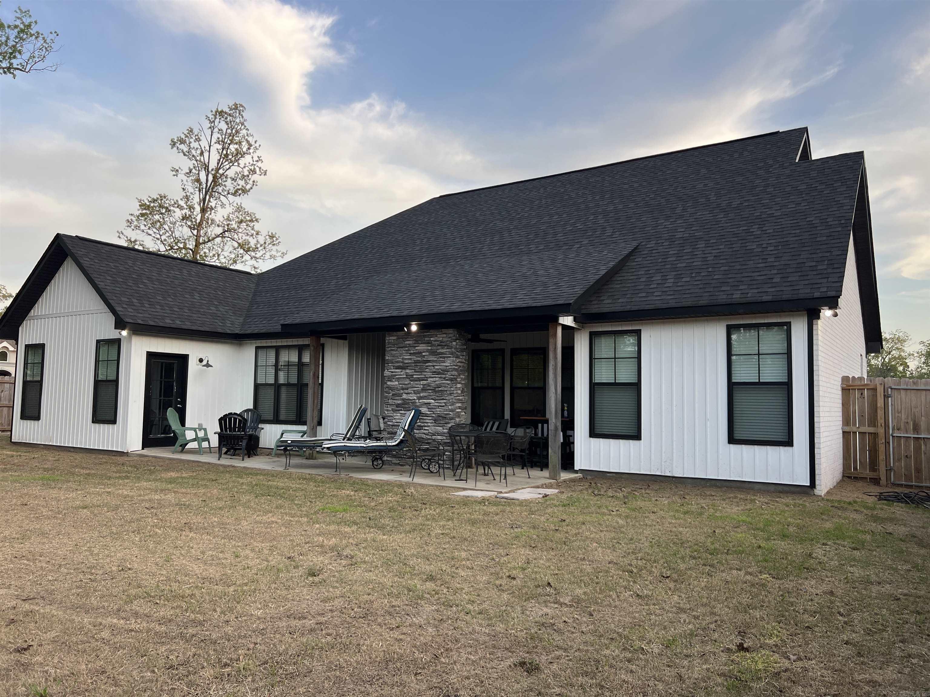 CARRIAGE COURT - Residential