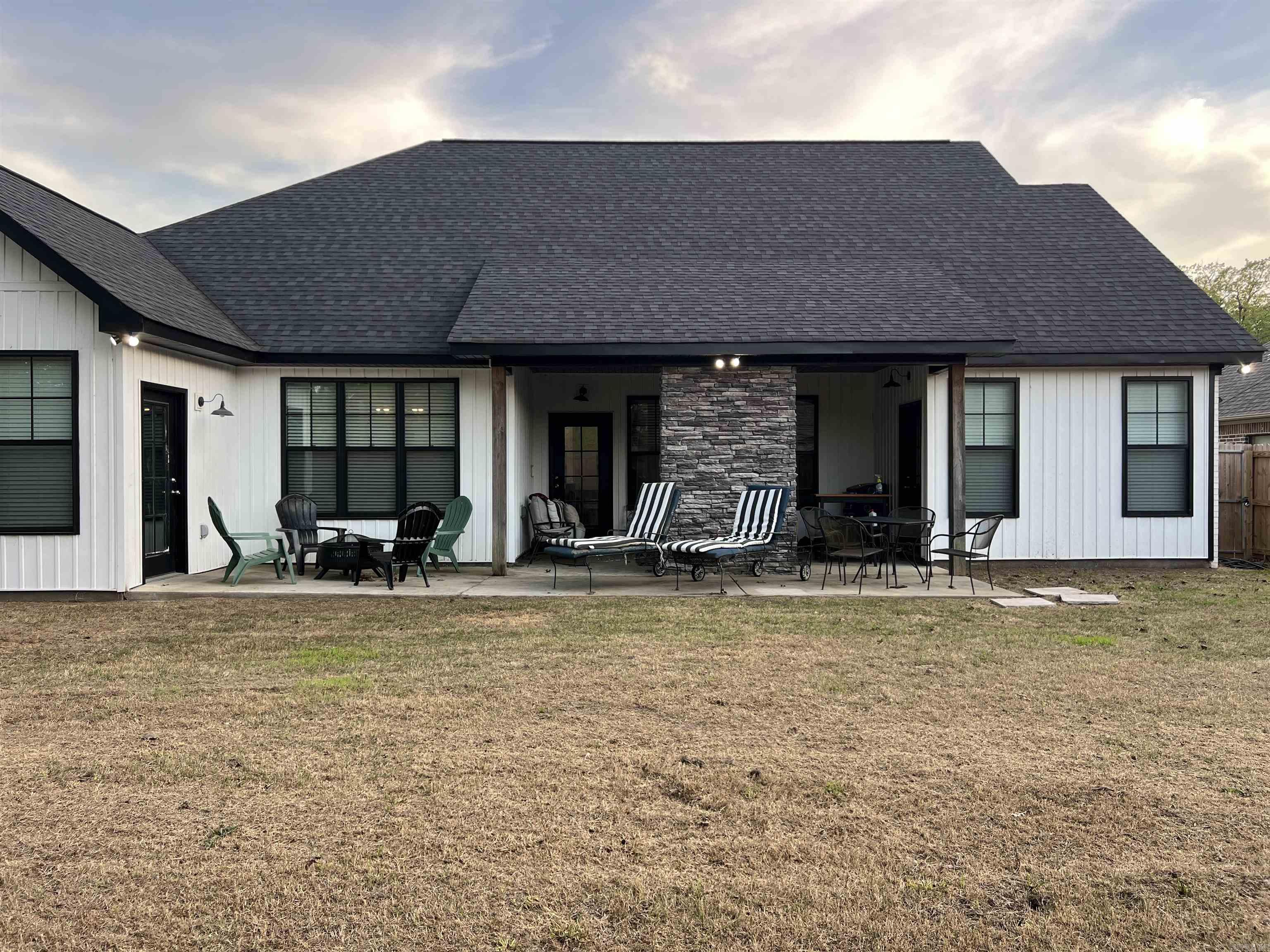 CARRIAGE COURT - Residential