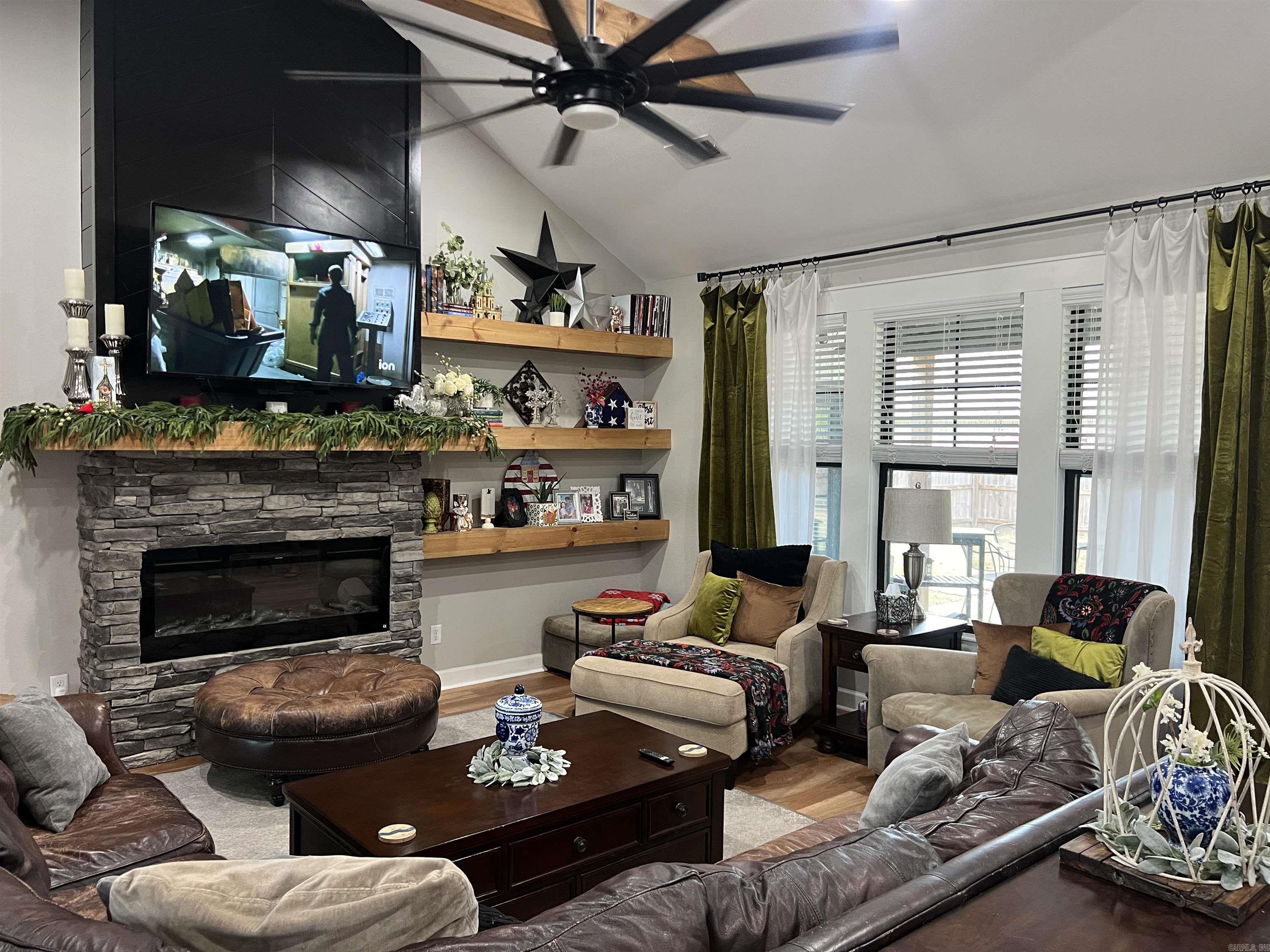 CARRIAGE COURT - Residential