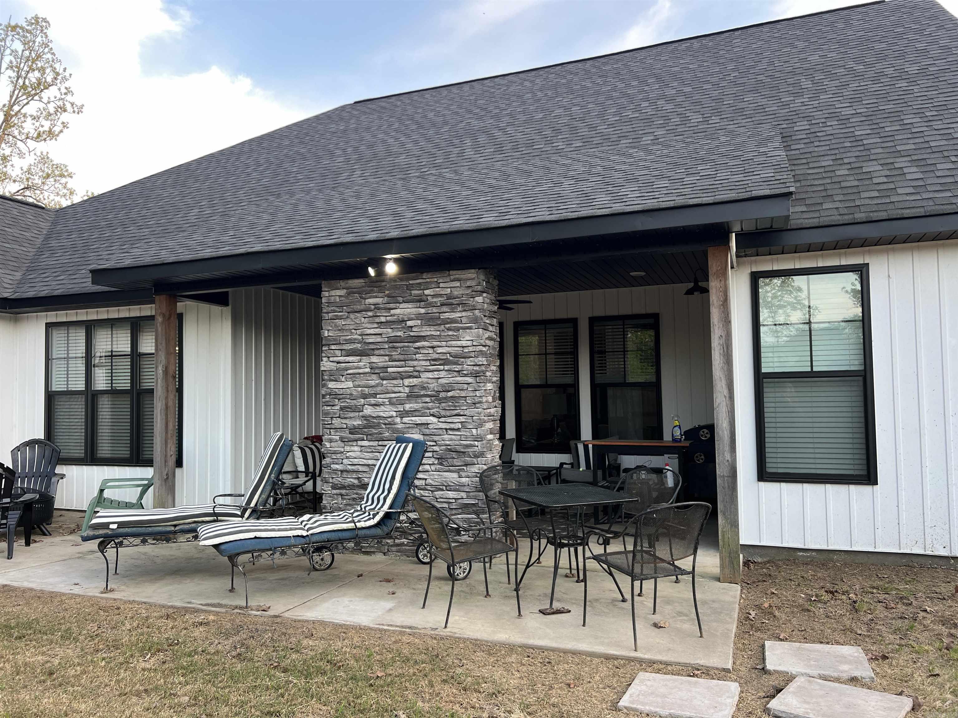 CARRIAGE COURT - Residential