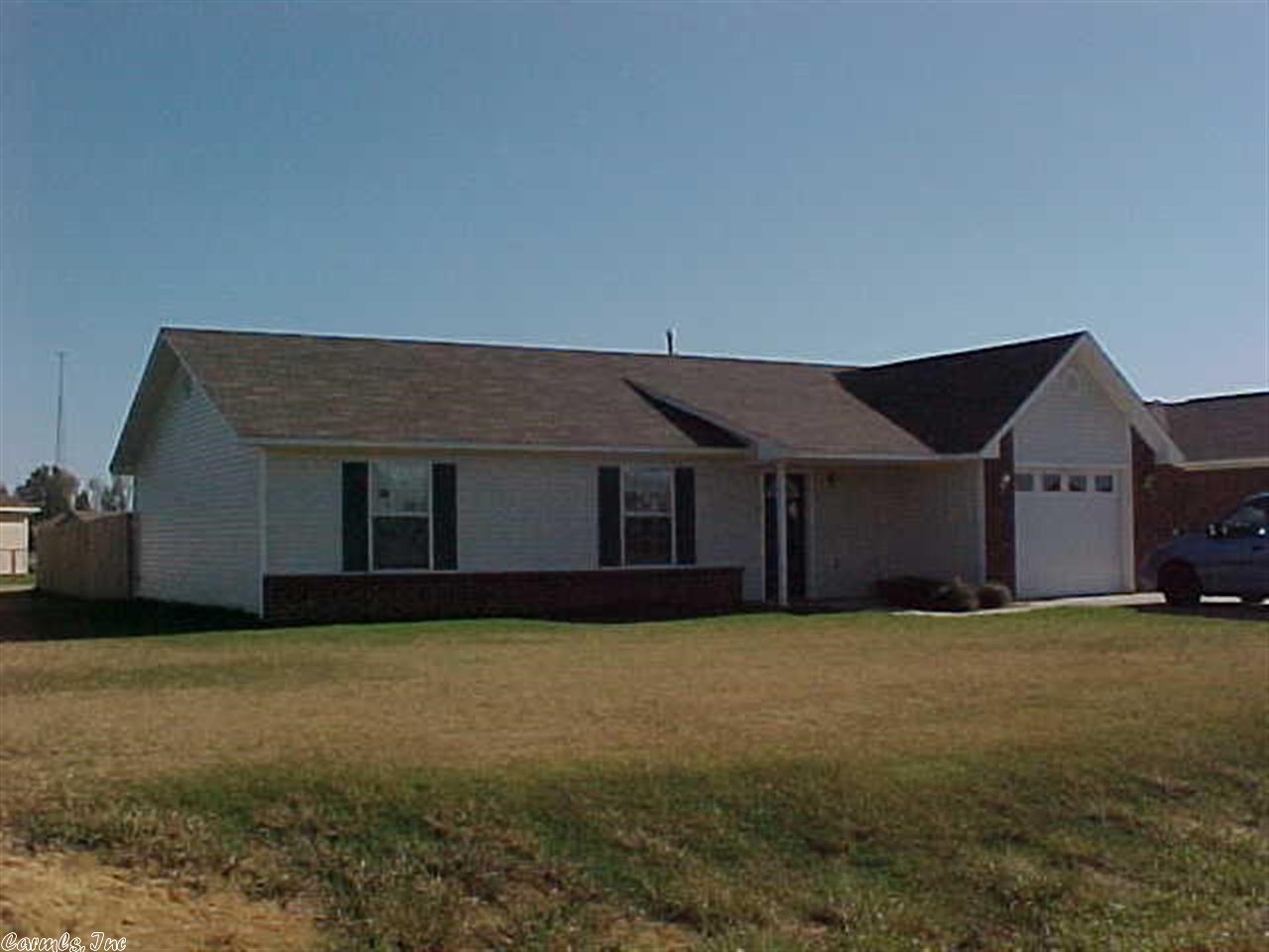 MUST SEE this 3 bedroom 2 bath home on nice sized lot with easy access to interstate for commuting to the Air Base or Little Rock. Needs a little TLC. See agent remarks