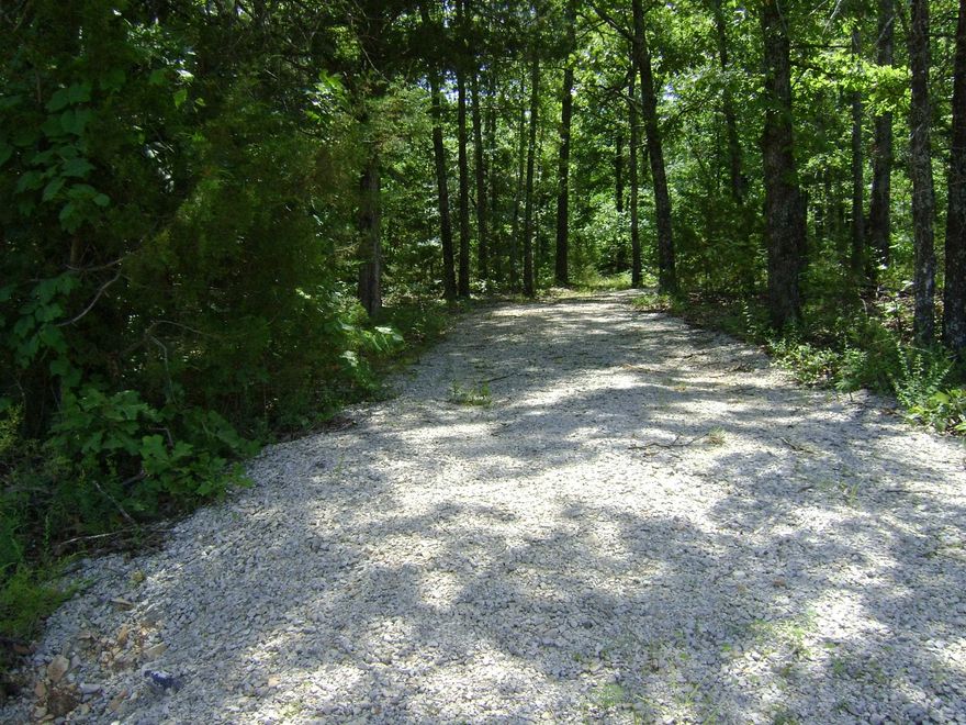 Nice lot to build or put a mobile home and enjoy the outdoors.  Plant a garden and have some animals to raise for food or enjoyment. It is close to Horseshoe Bend and Ash Flat for your shopping convenience. Come and enjoy the area lakes and rivers in the foothills of the Ozark Mountains.