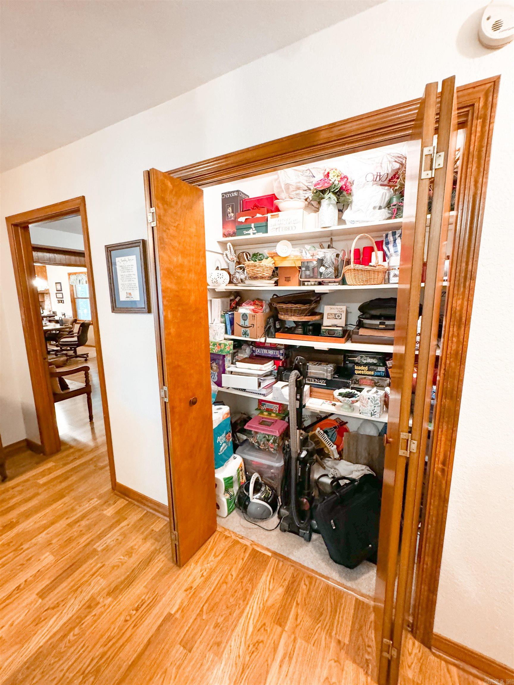 RIVER OAKS - Residential