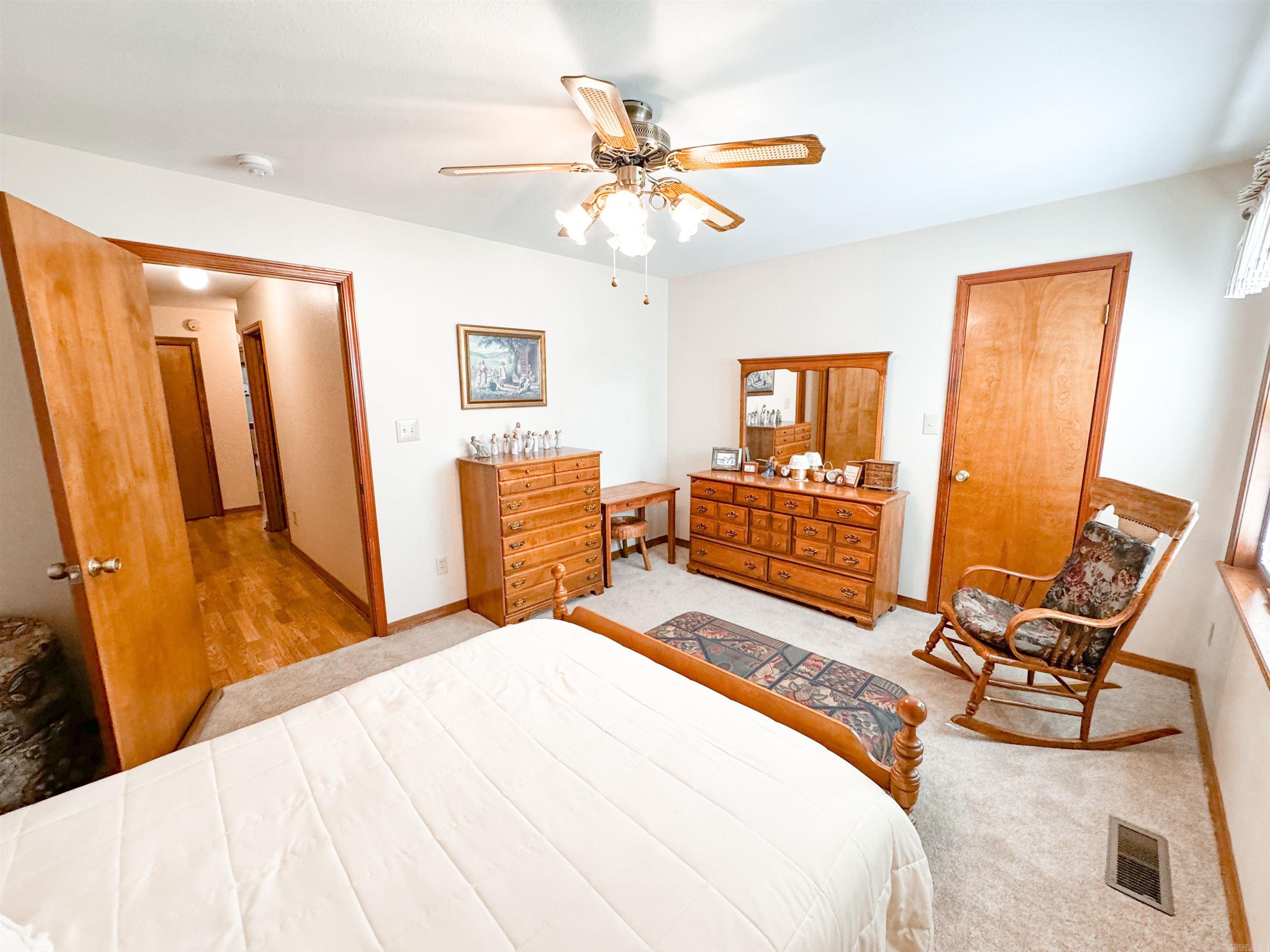 RIVER OAKS - Residential