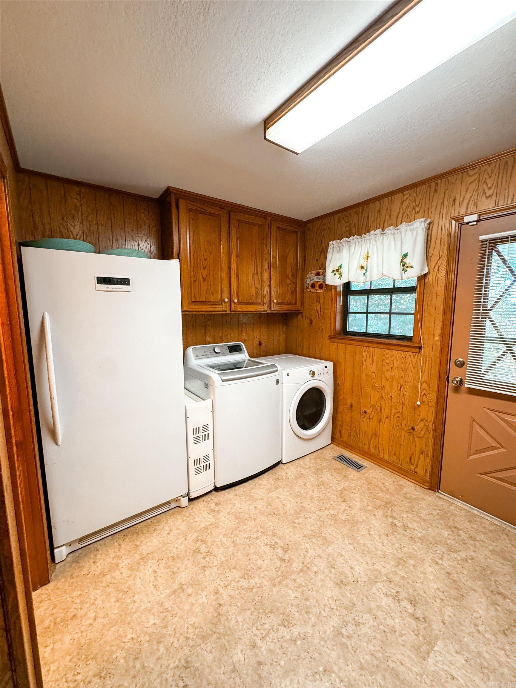RIVER OAKS - Residential