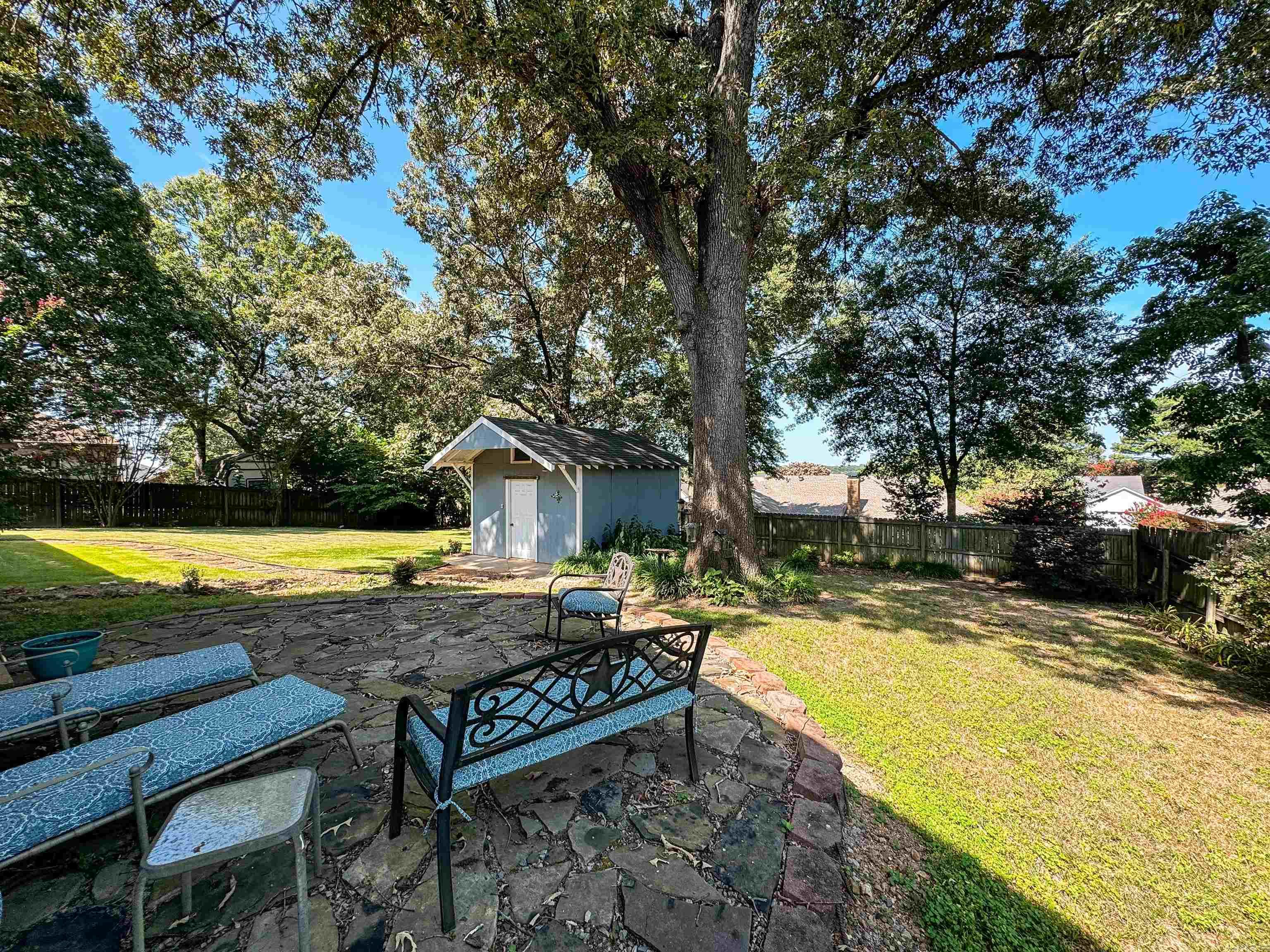 RIVER OAKS - Residential
