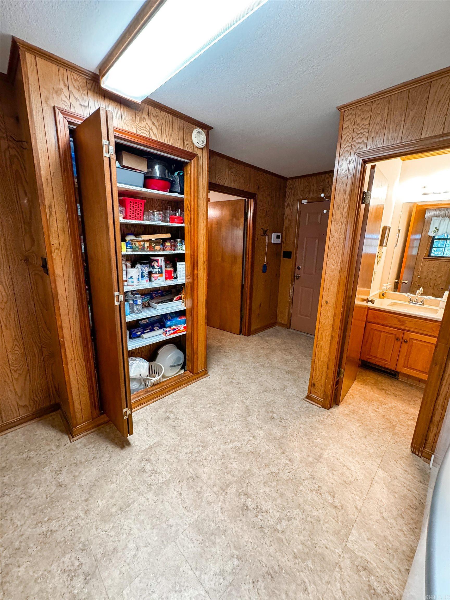 RIVER OAKS - Residential