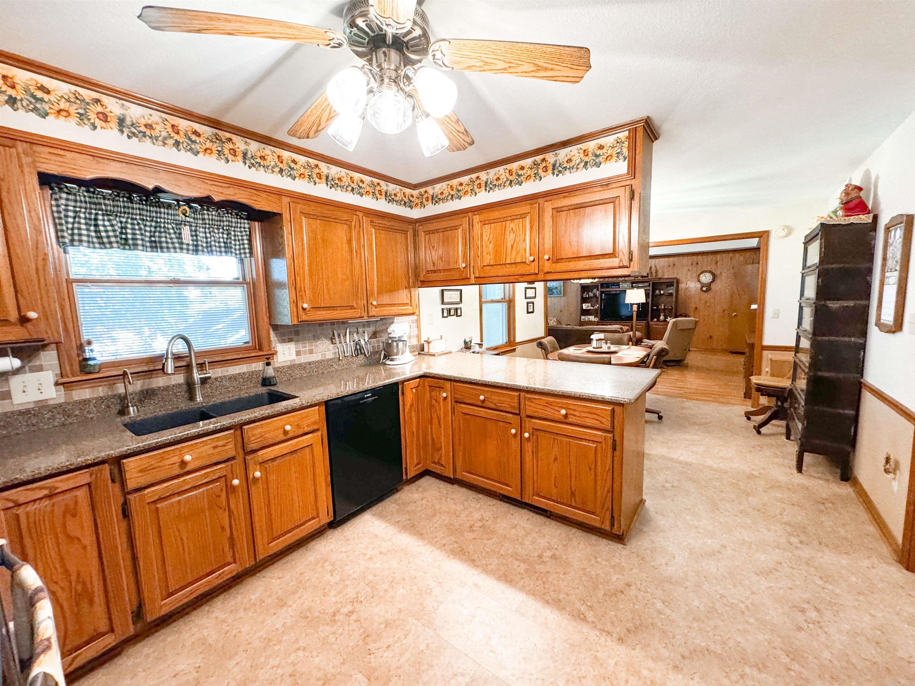 RIVER OAKS - Residential