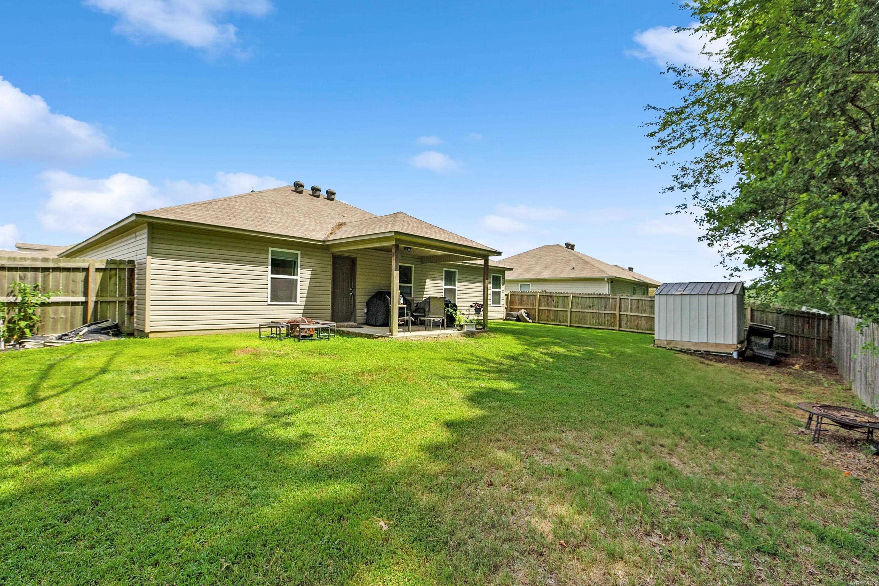 BENJAMIN GROVE - Residential