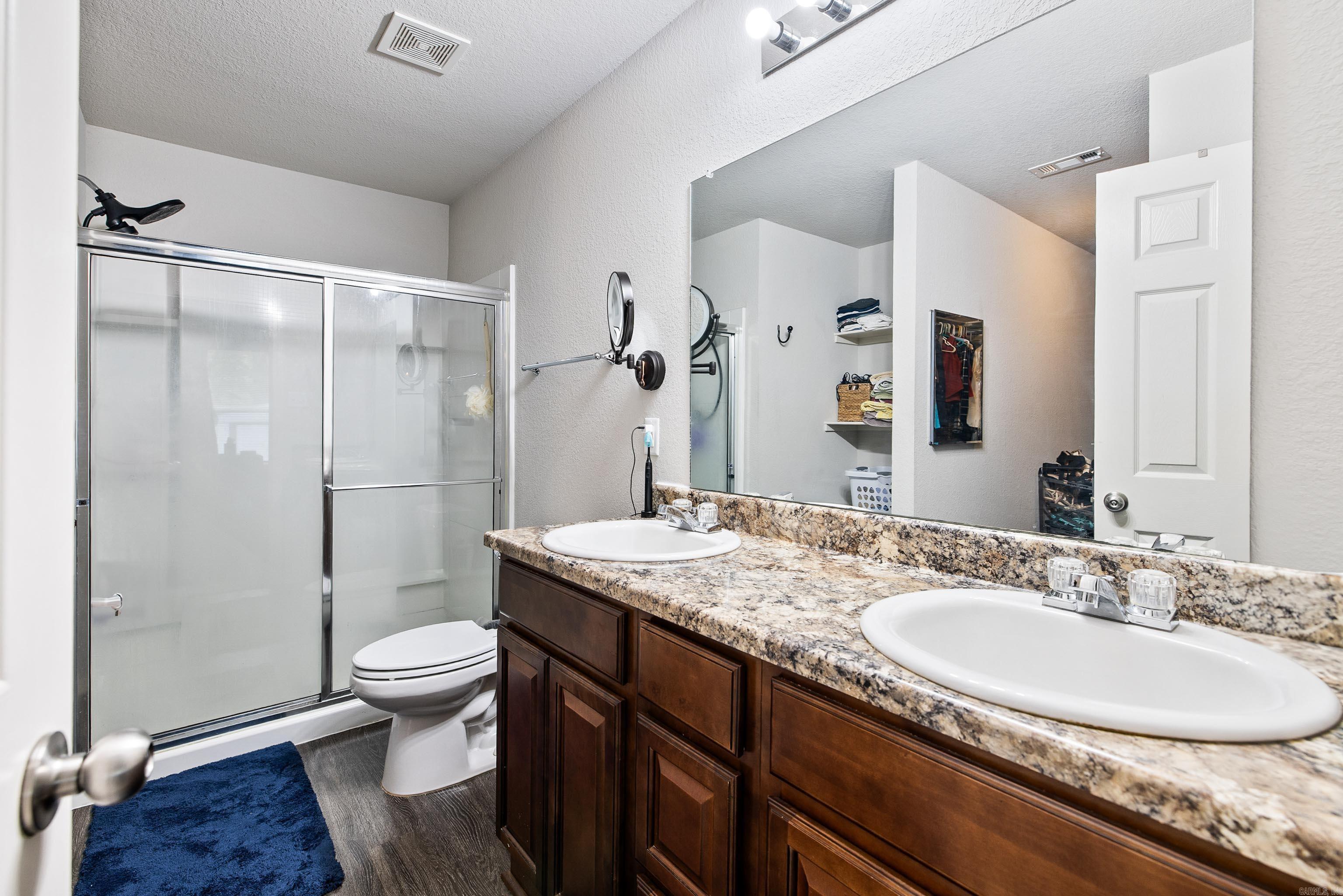 BENJAMIN GROVE - Residential