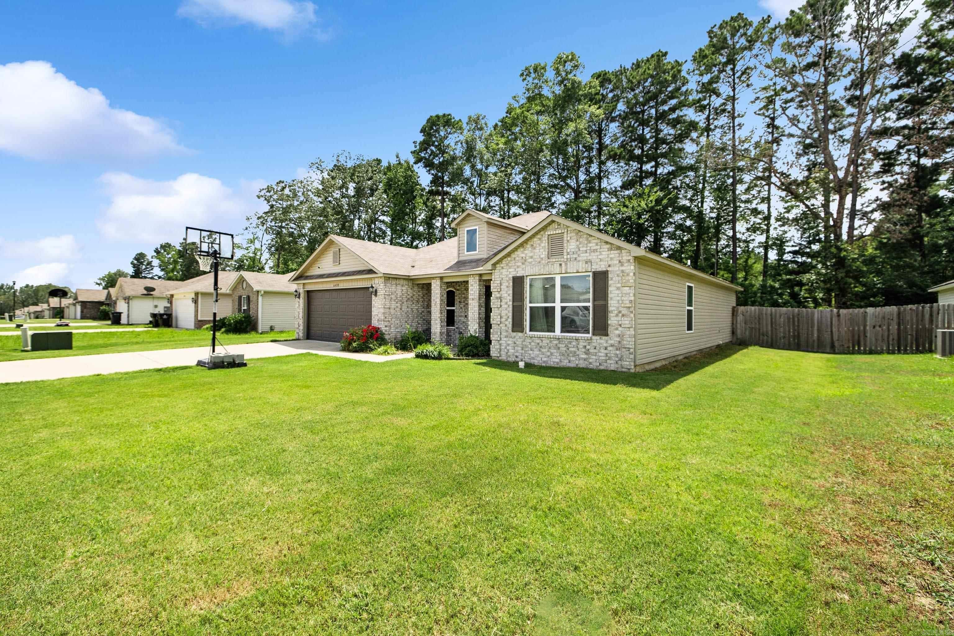 BENJAMIN GROVE - Residential