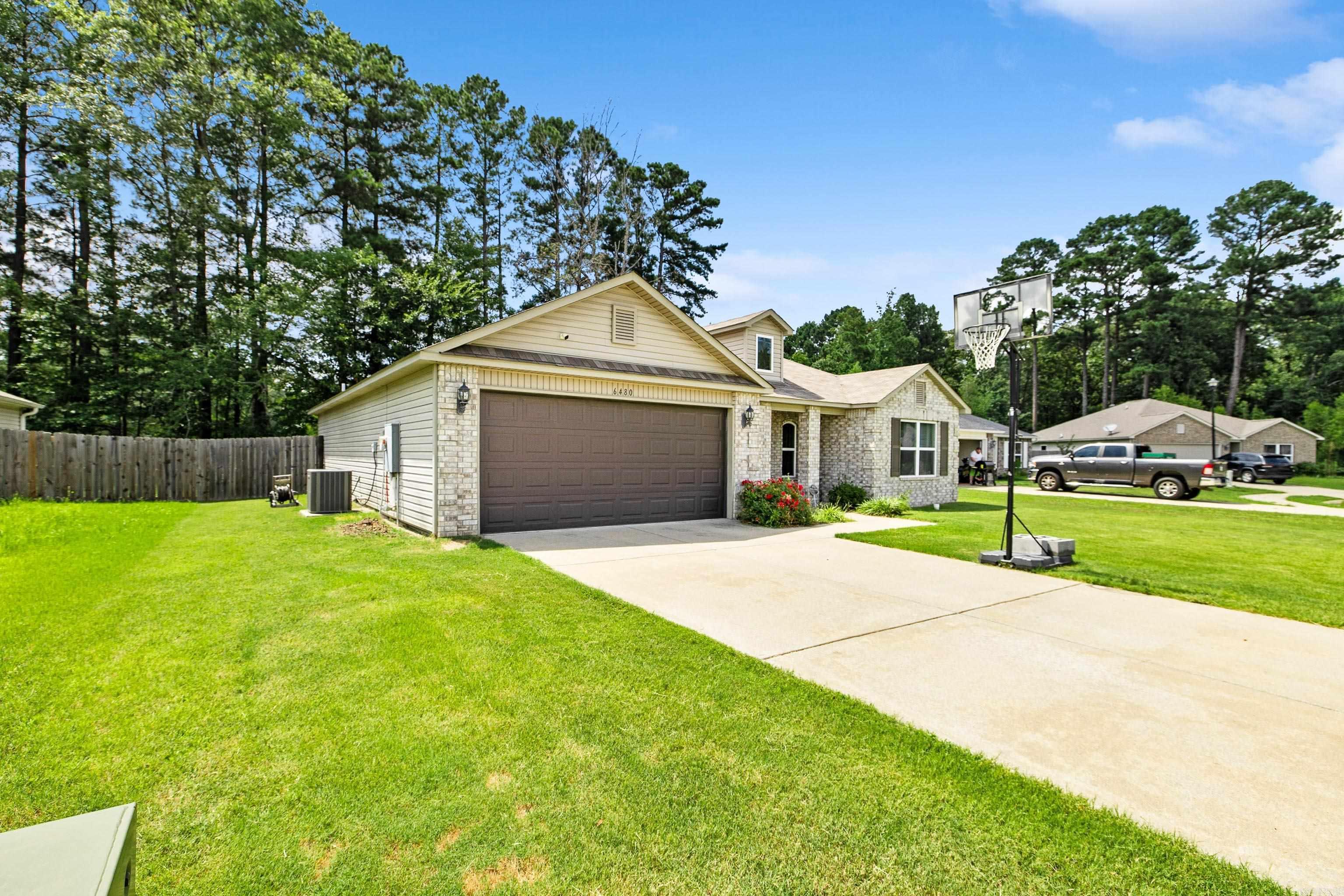 BENJAMIN GROVE - Residential