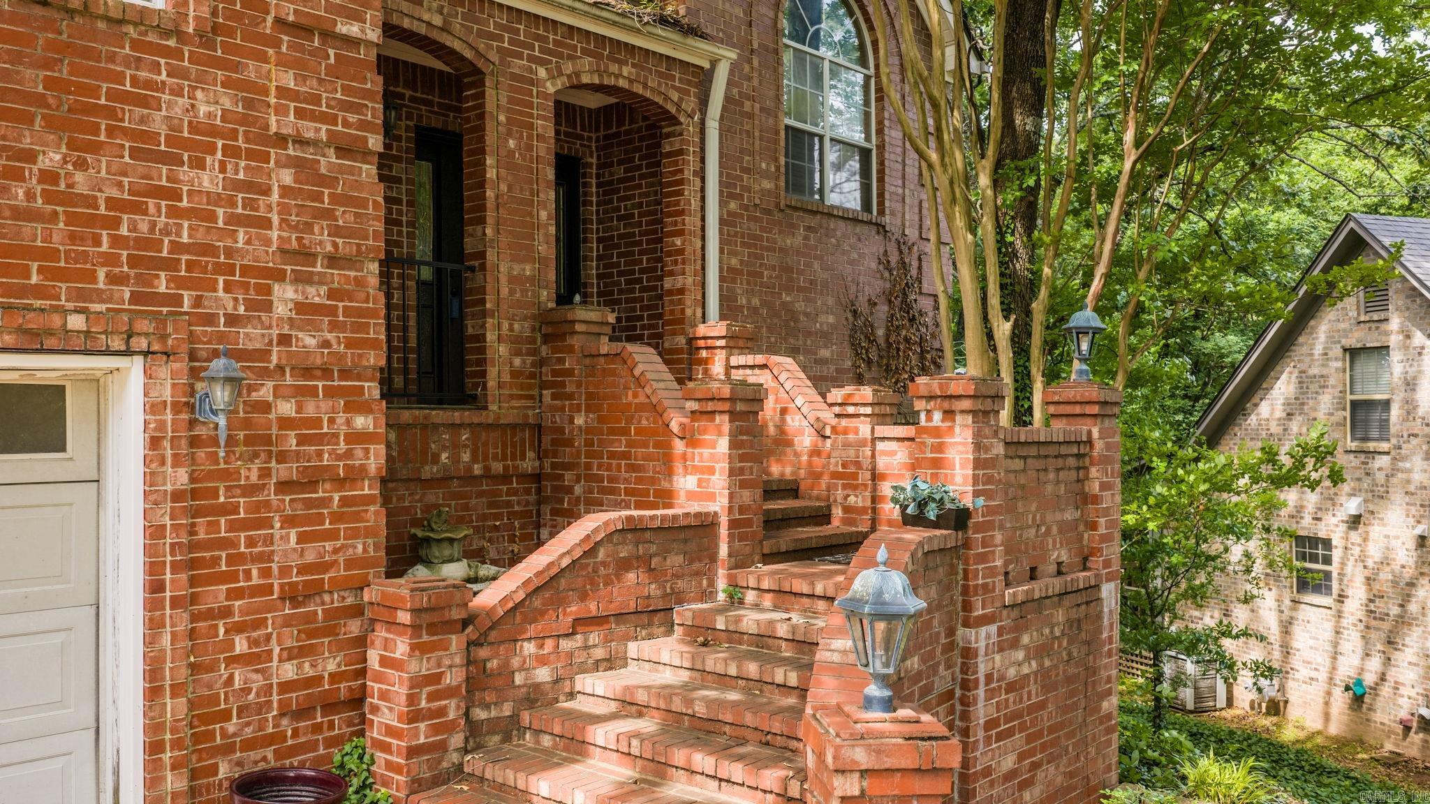 SADDLETOP - Residential