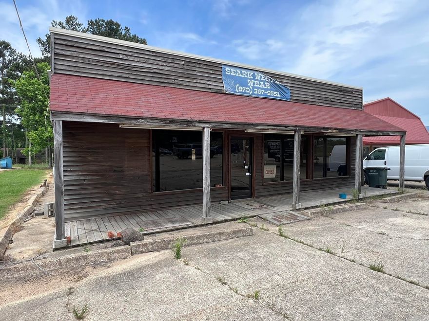 COMMERCIAL REAL ESTATE & LAND AUCTION - FRI, MAY 29, 9AM, Holiday Inn, 146 Dearman Drive, Monticello, AR   ATTENTION INVESTORS & DEVELOPERS!!! Blackmon Auctions and Thomas Blackmon Realty will auction this prime commercial building in Monticello, AR on Friday, May 29th at the Holiday Inn on Dearman Drive! 5,890 sq ft of retail space sitting on 0.23 acres. Aprox 1,063 ft of frontage on Hwy 425.  Also auctioning 66± acres in Green Hill - MLS: 26017799, 26017801  TERMS FOR THE REAL ESTATE AUCTION:  • Must Have Proof of Availability of Funds to Register. • 10% Buyer's Premium added to bidder’s final purchase price. • Closing in 30 Days. • Sold AS IS, WHERE IS. • No Contingencies. • No Exceptions Will Be Made. • Earnest Money in The Amount of 10% - Preferably in the Form of a Cashier’s Check. Wire transfer also available - Payable to Thomas Blackmon Realty - Due Day of the Auction. • Announcements Made Day of the Sale Take Precedence Over Printed Material.